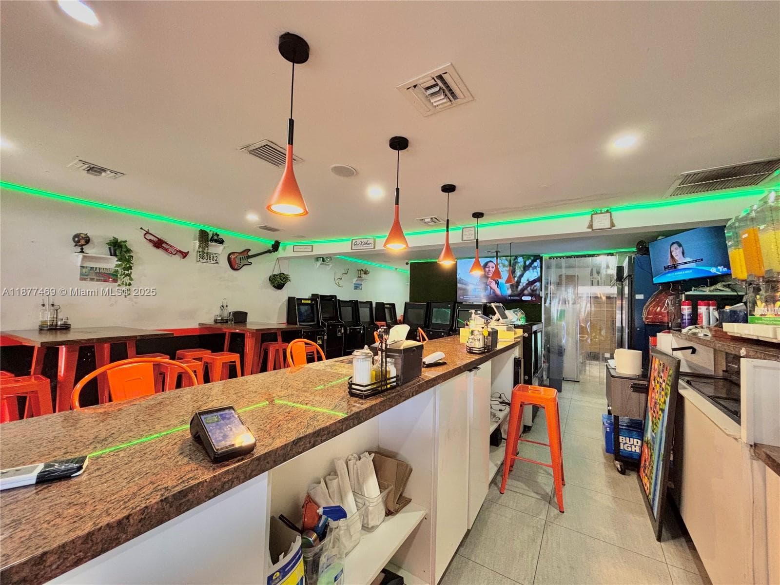 Profitable Cafeteria and Bar with Exceptionally Low Rent