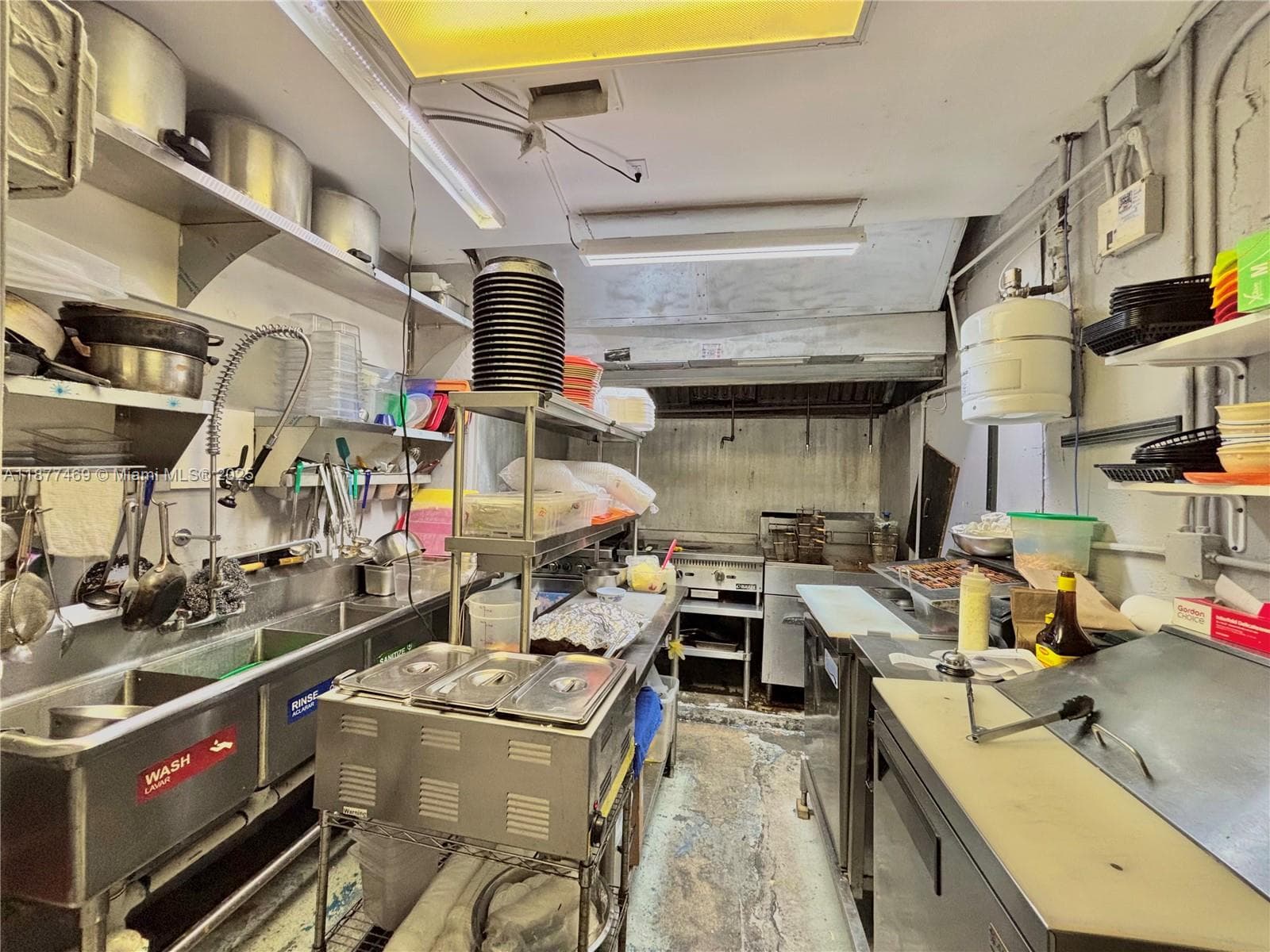 Profitable Cafeteria and Bar with Exceptionally Low Rent