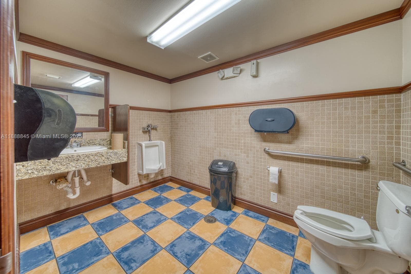 Turnkey Restaurant and Bar with a Large Local Customer Base