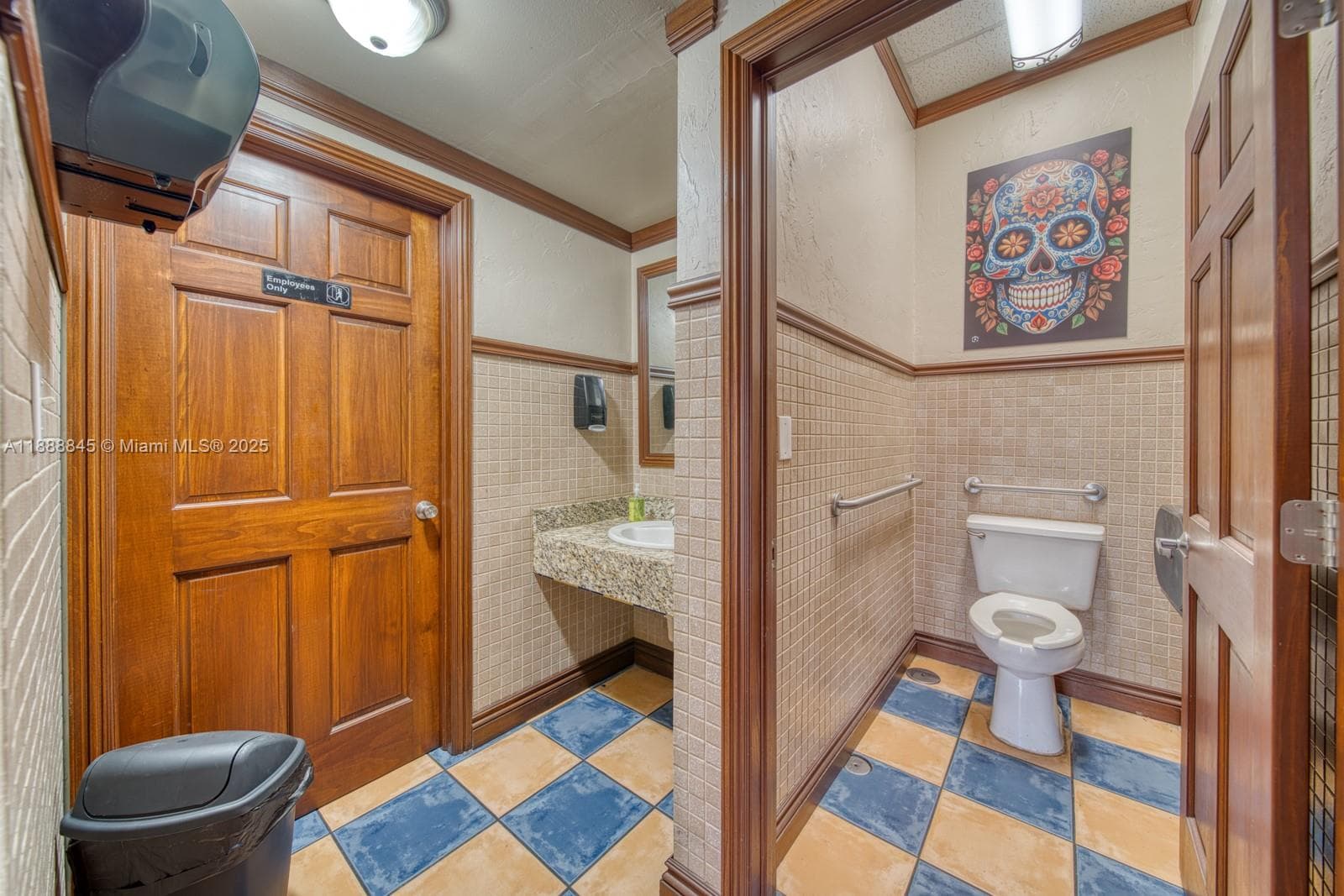 Turnkey Restaurant and Bar with a Large Local Customer Base