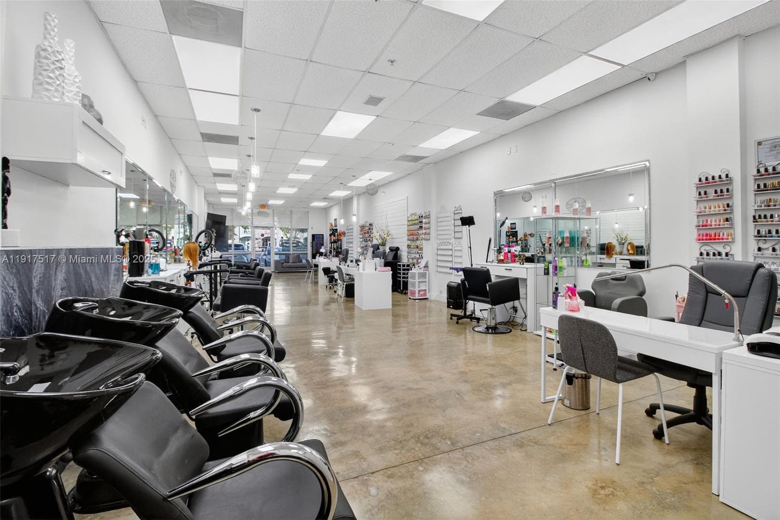 Thriving Beauty Salon with Turnkey Operations