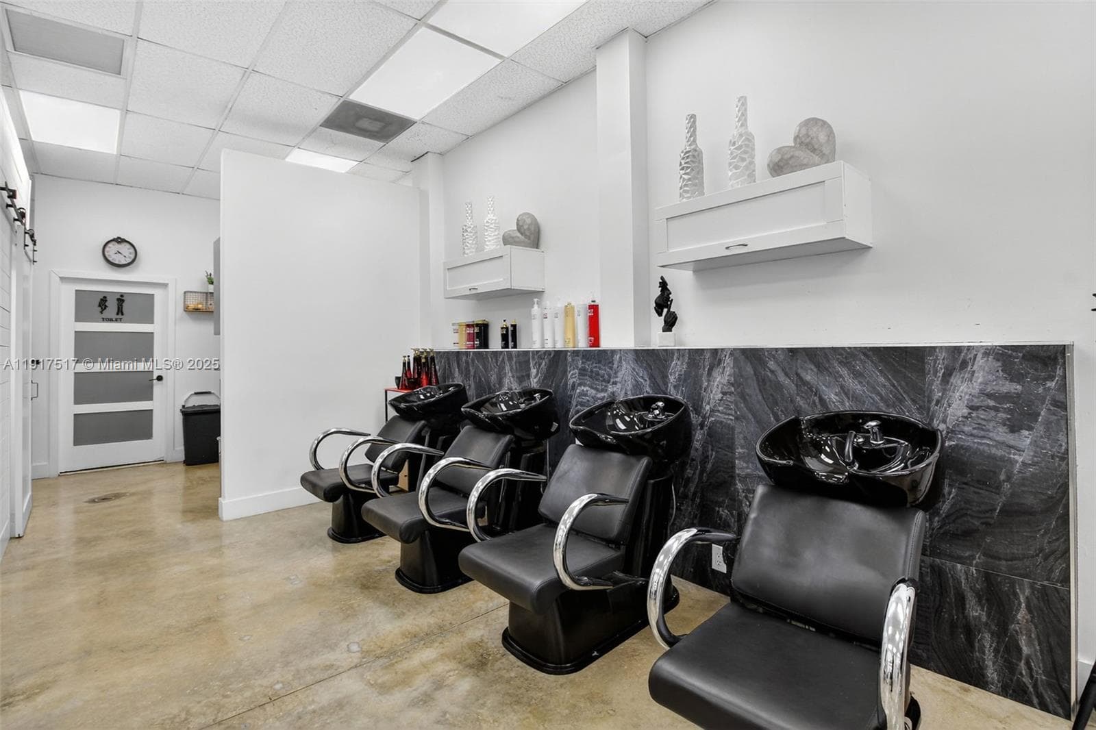 Thriving Beauty Salon with Turnkey Operations