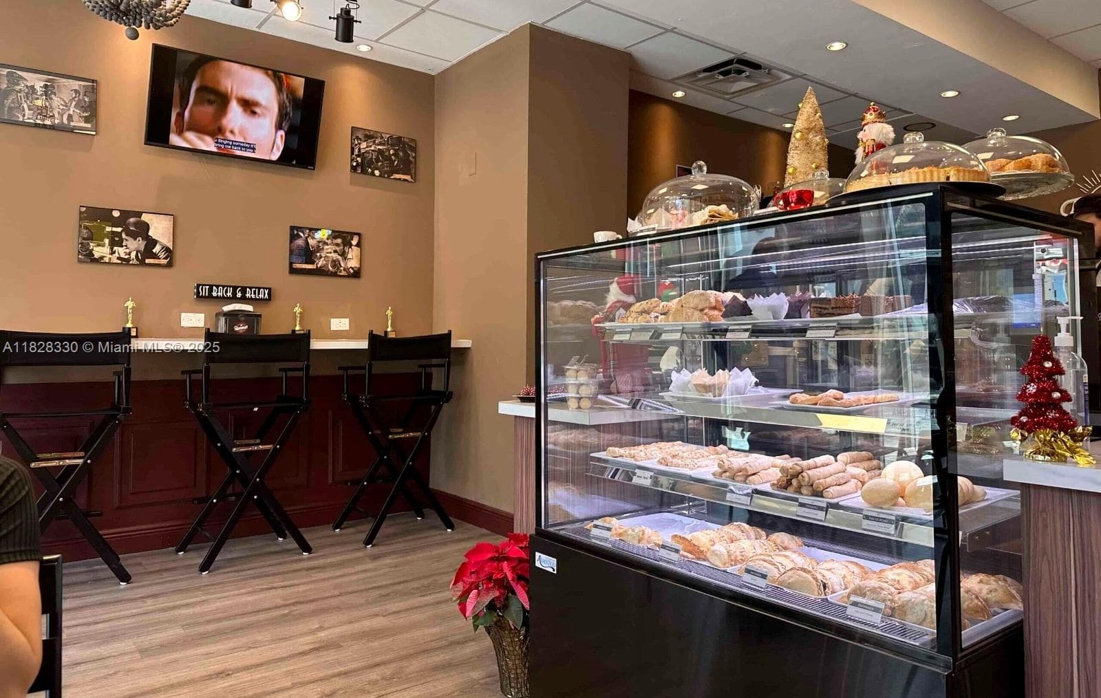 Profitable Beachside Cafe with Loyal Clientele