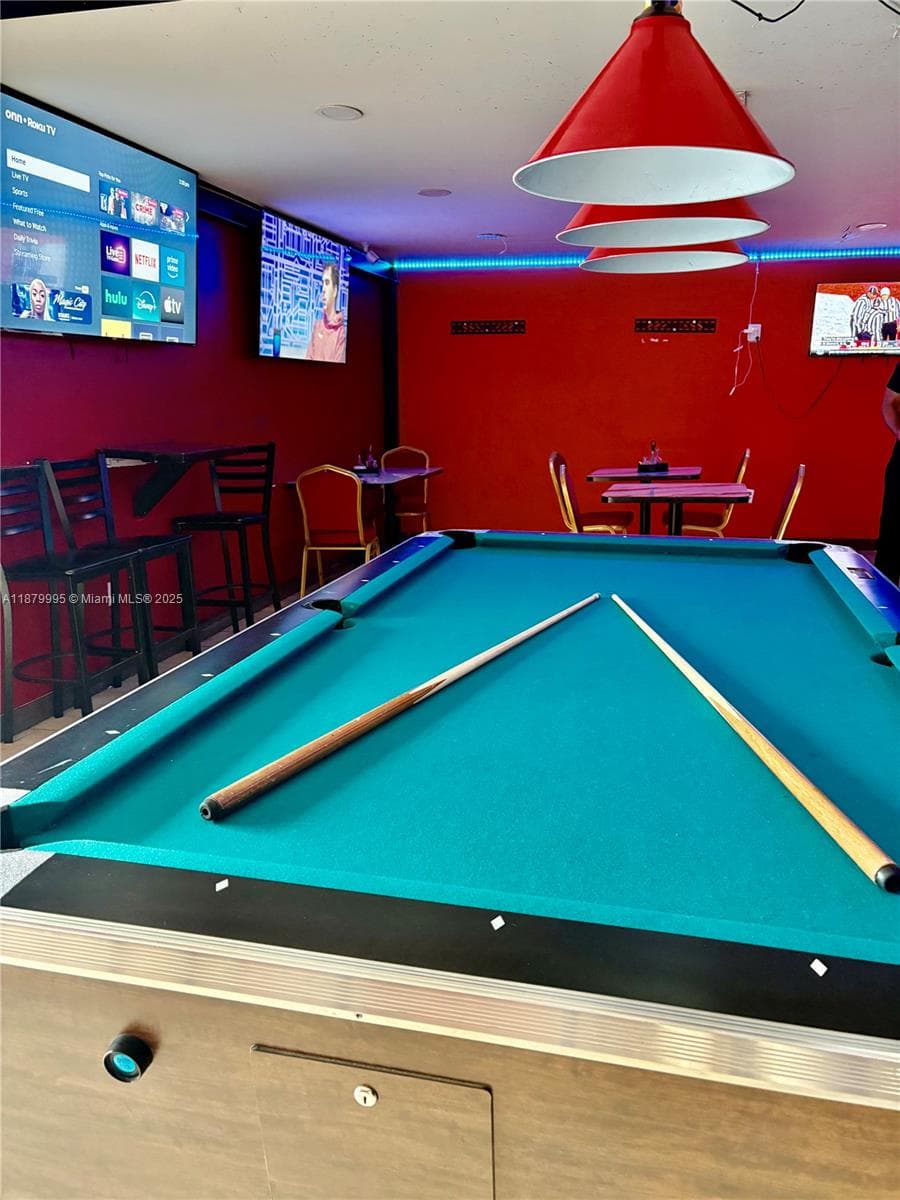 Established Miami Bar with Live Entertainment