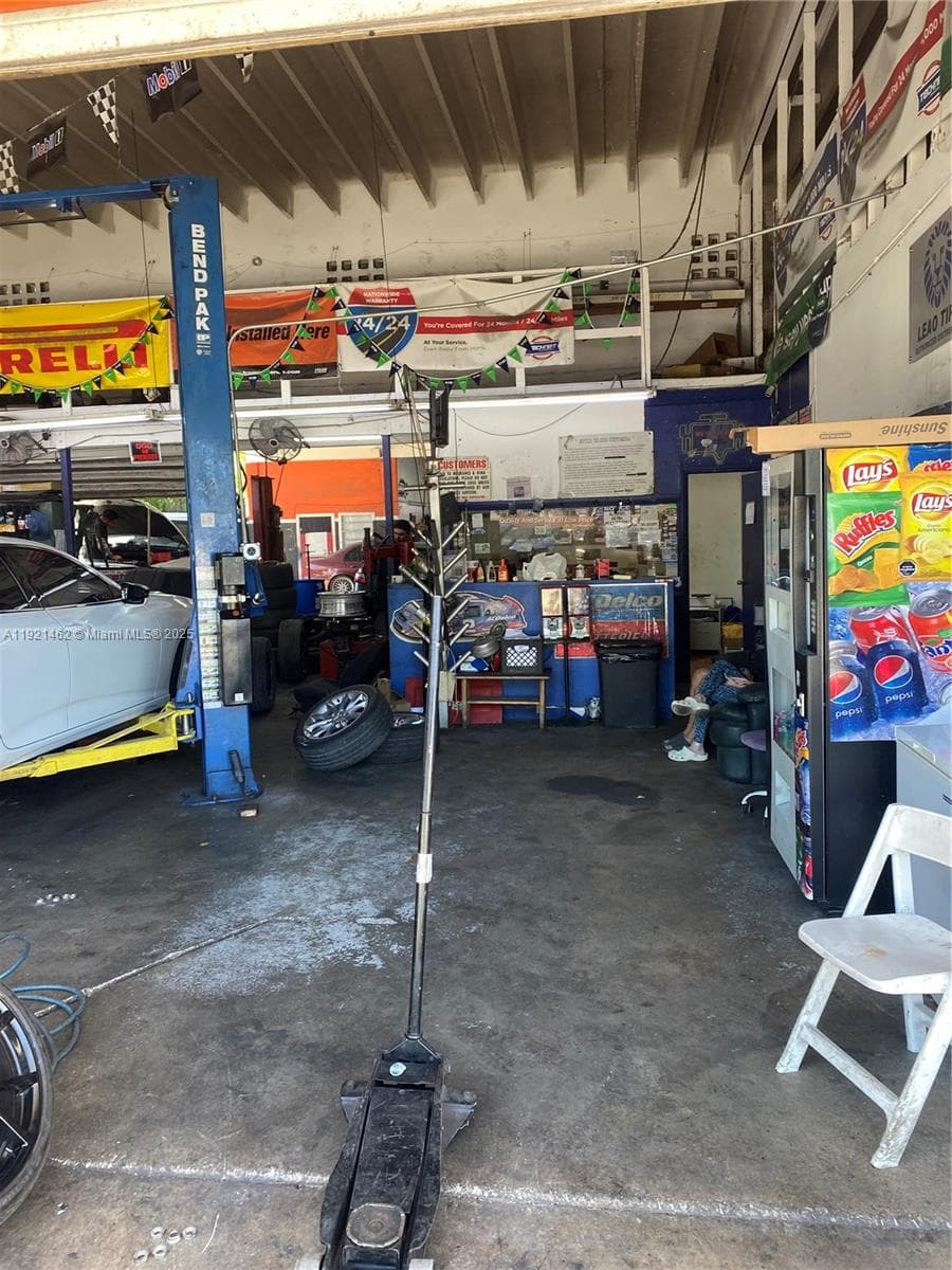 Established Auto Repair Shop with Low Overhead