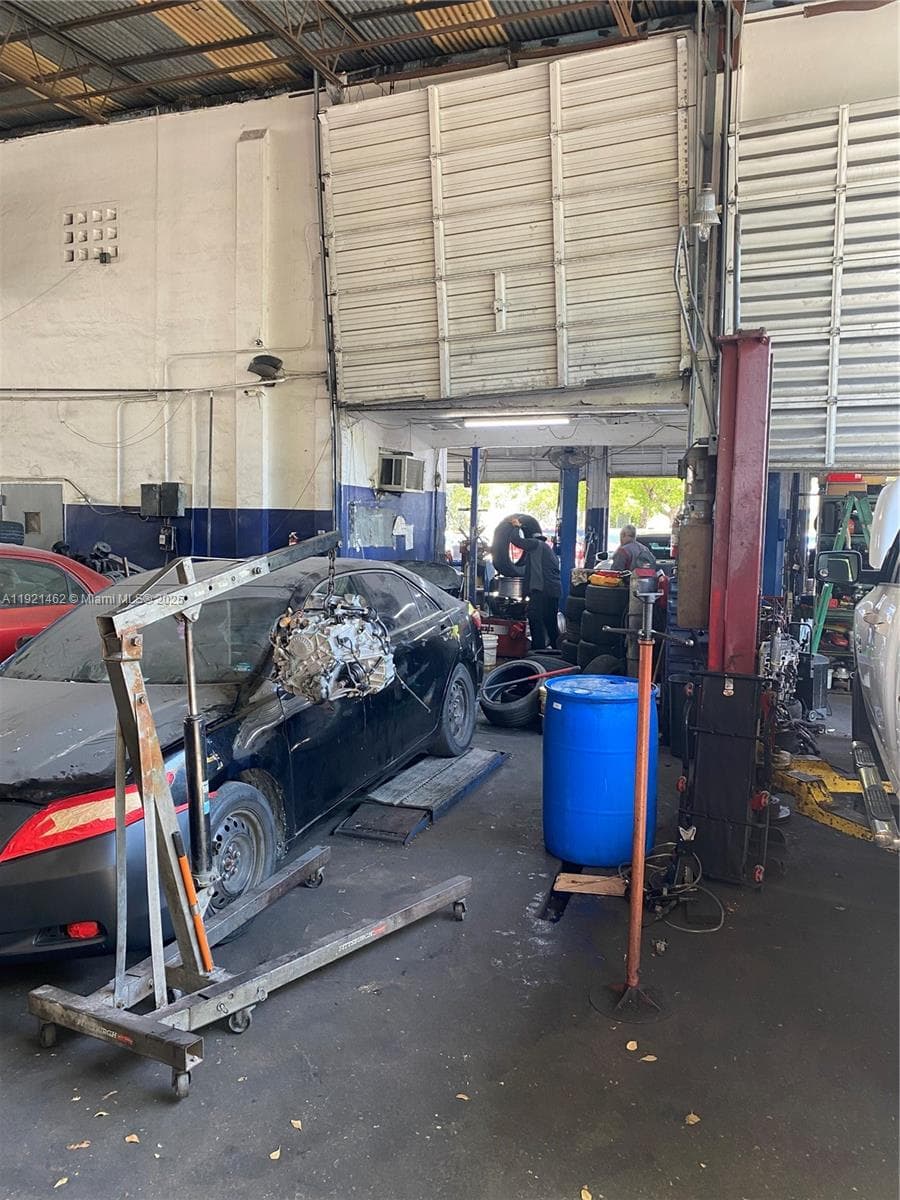 Established Auto Repair Shop with Low Overhead