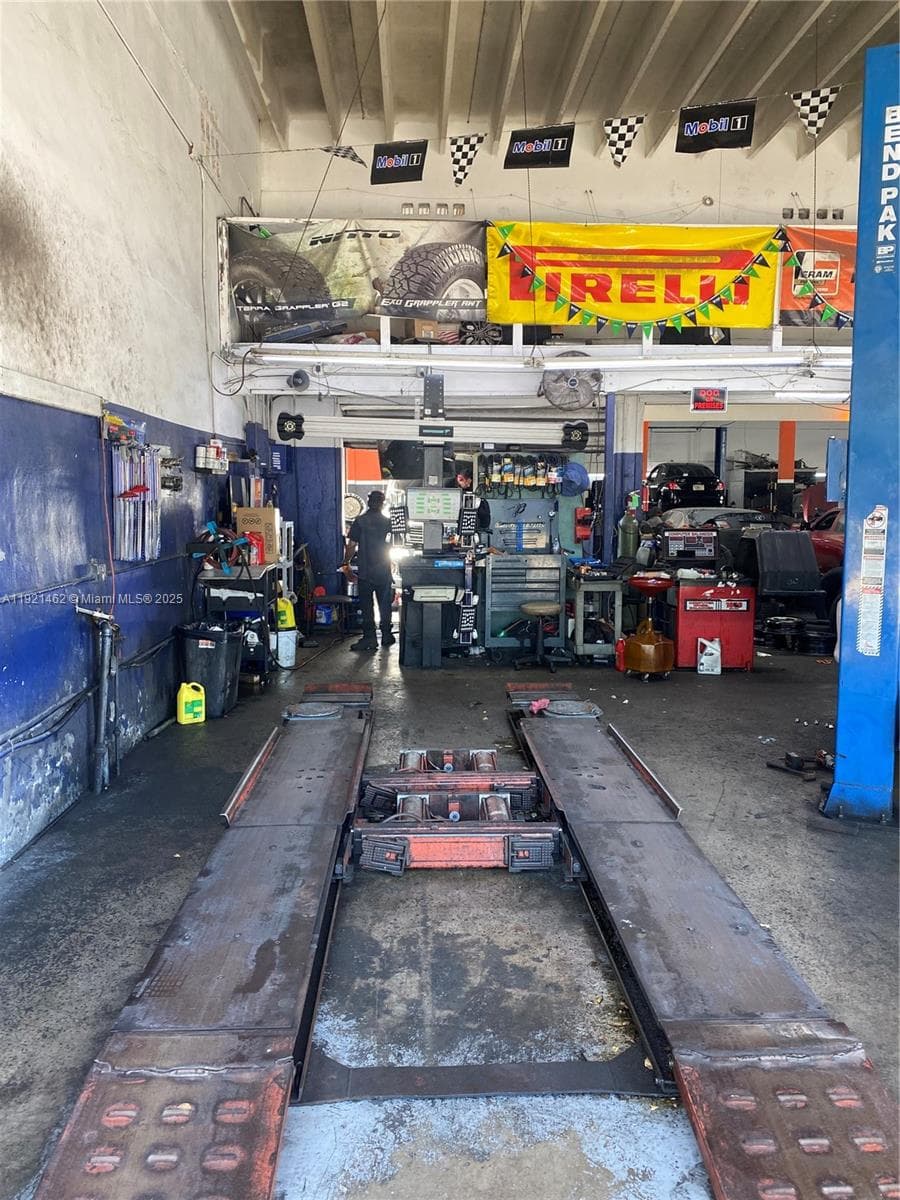 Established Auto Repair Shop with Low Overhead