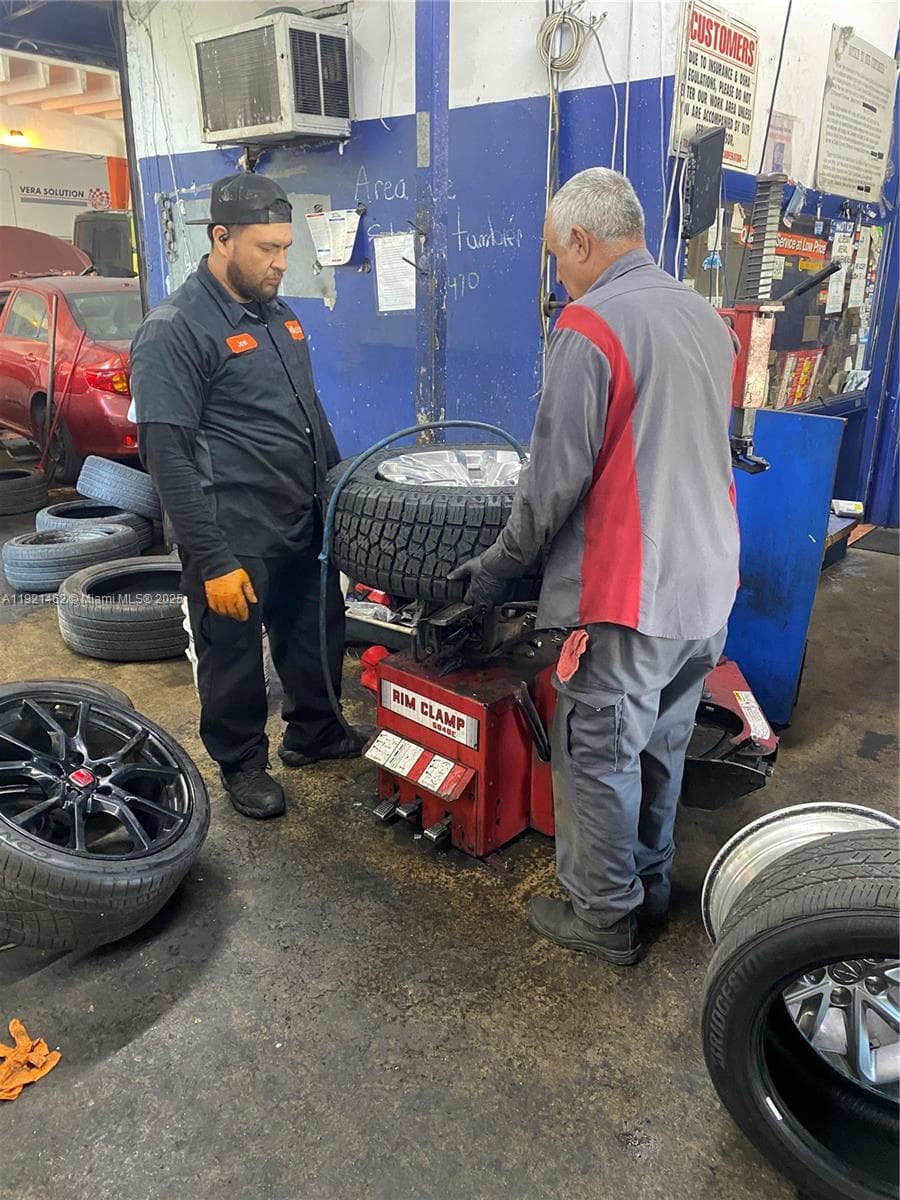 Established Auto Repair Shop with Low Overhead