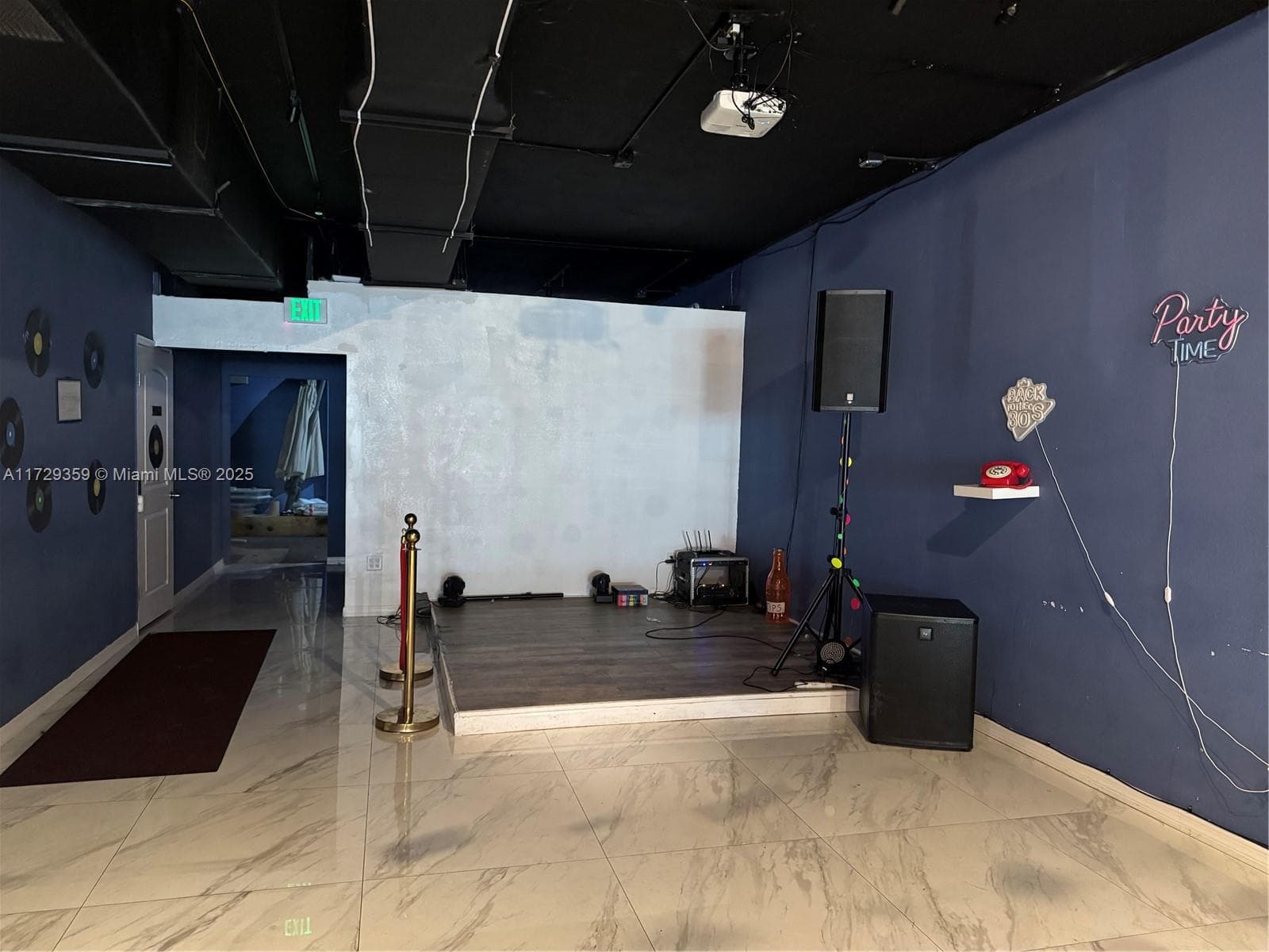 Established Dual Concept Restaurant with Turnkey Operations