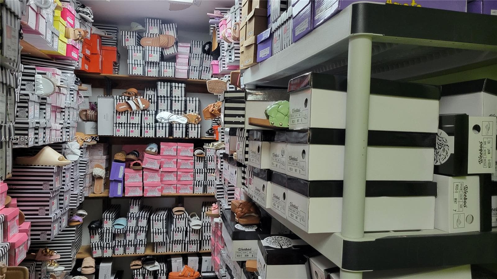 Established Clothing Store with Loyal Customer Base