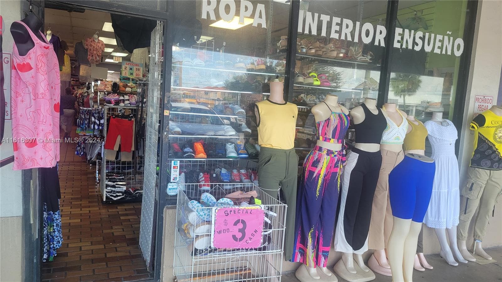 Established Clothing Store with Loyal Customer Base