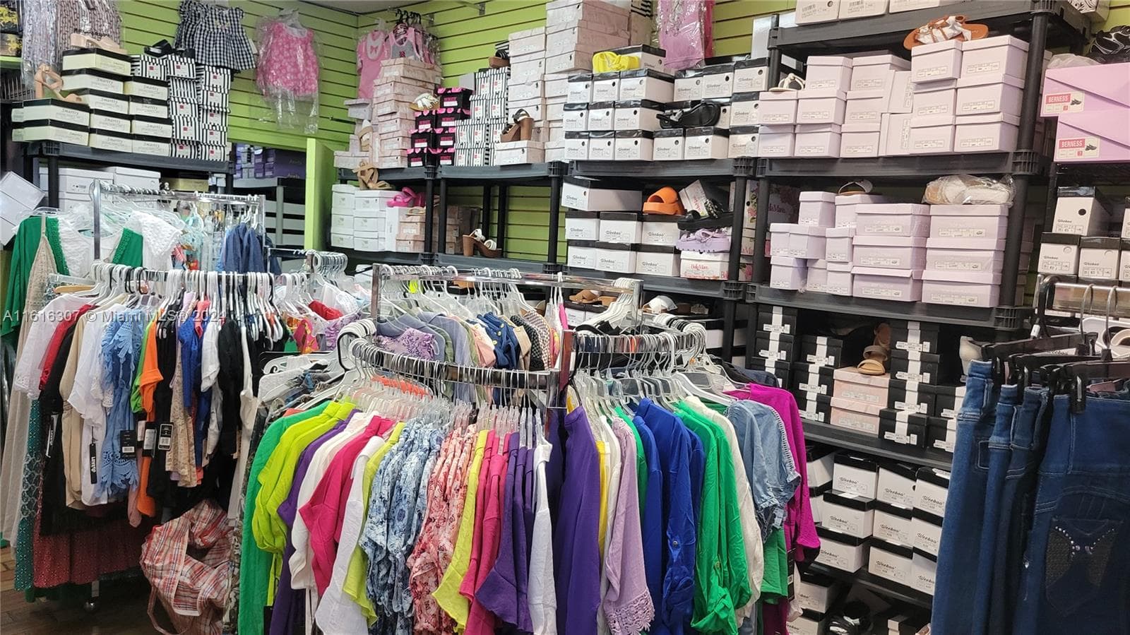 Established Clothing Store with Loyal Customer Base