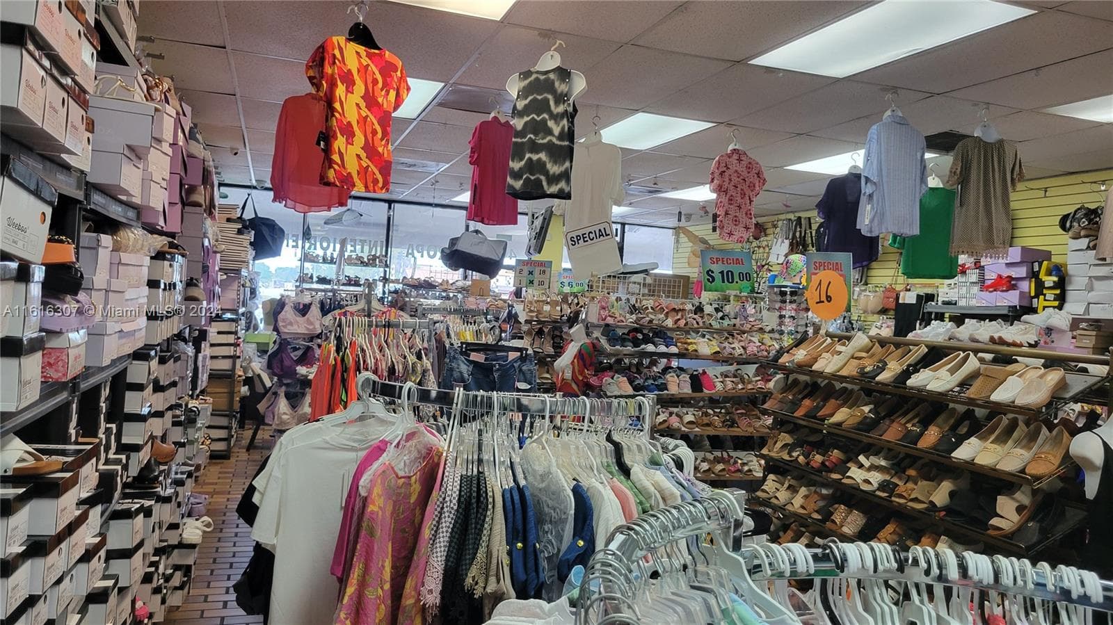 Established Clothing Store with Loyal Customer Base