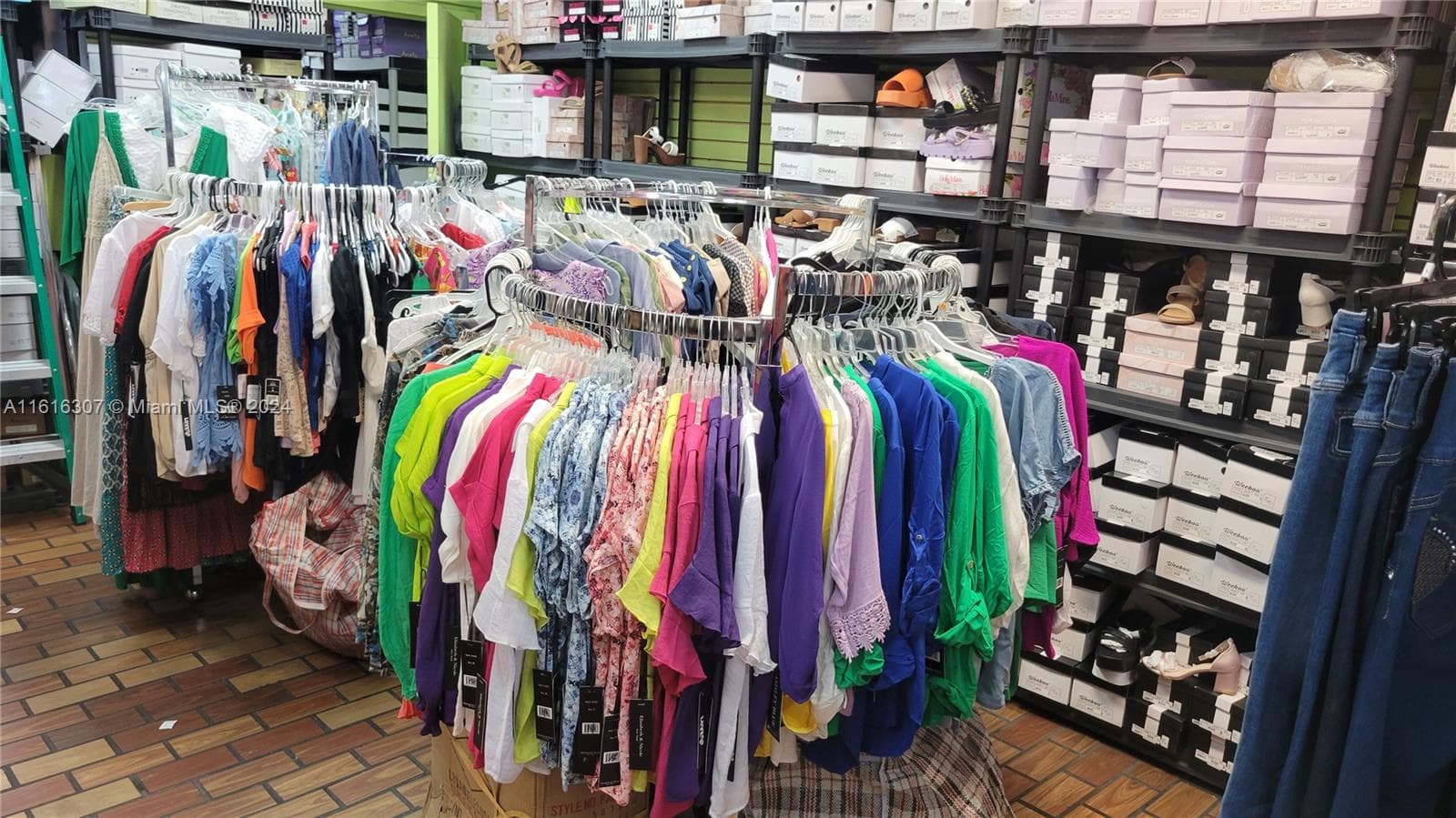 Established Clothing Store with Loyal Customer Base