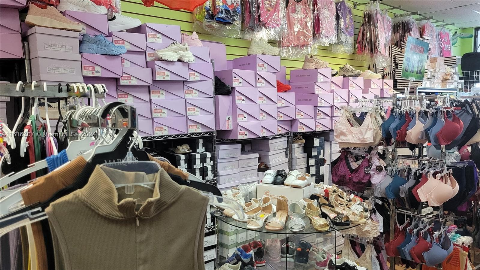 Established Clothing Store with Loyal Customer Base