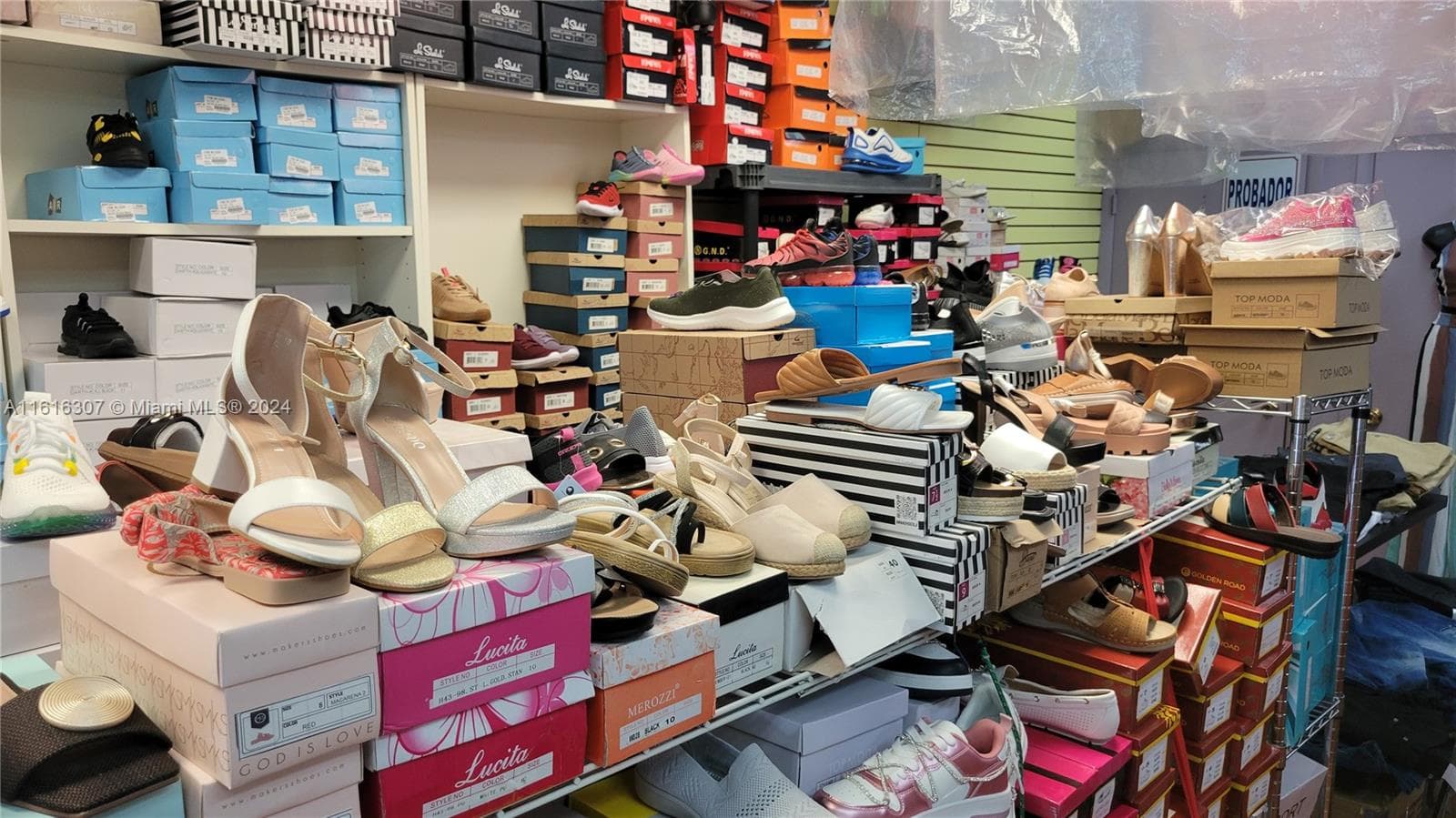 Established Clothing Store with Loyal Customer Base