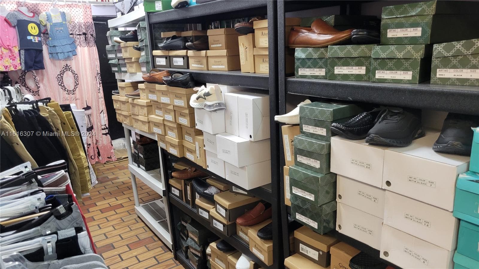 Established Clothing Store with Loyal Customer Base