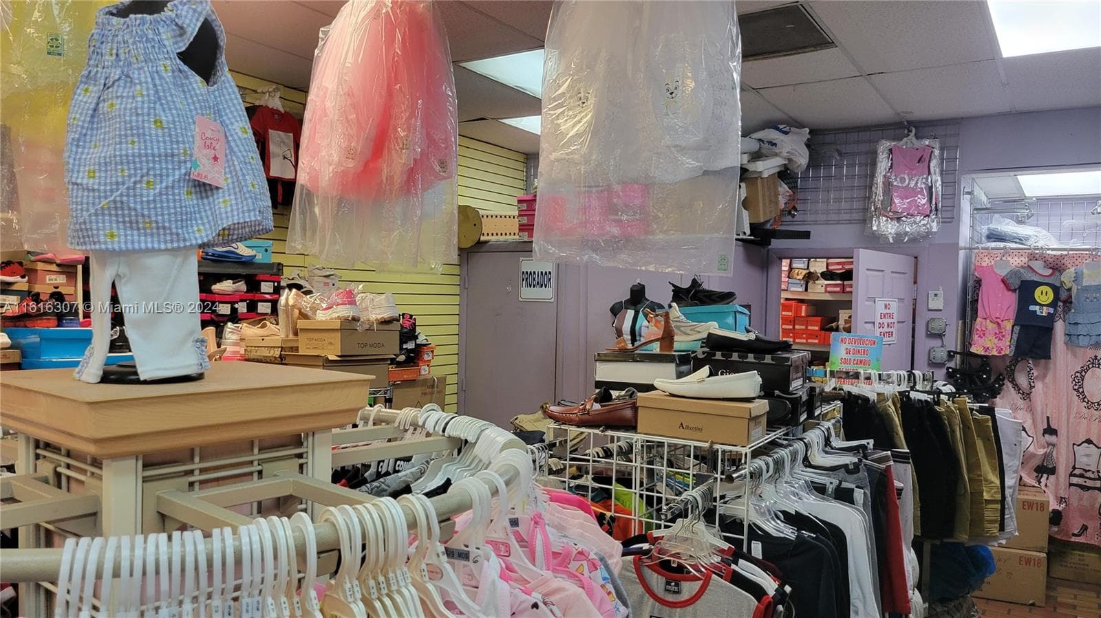 Established Clothing Store with Loyal Customer Base