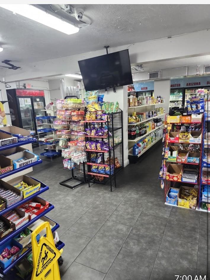 Versatile Convenience Store with Beer and Wine License