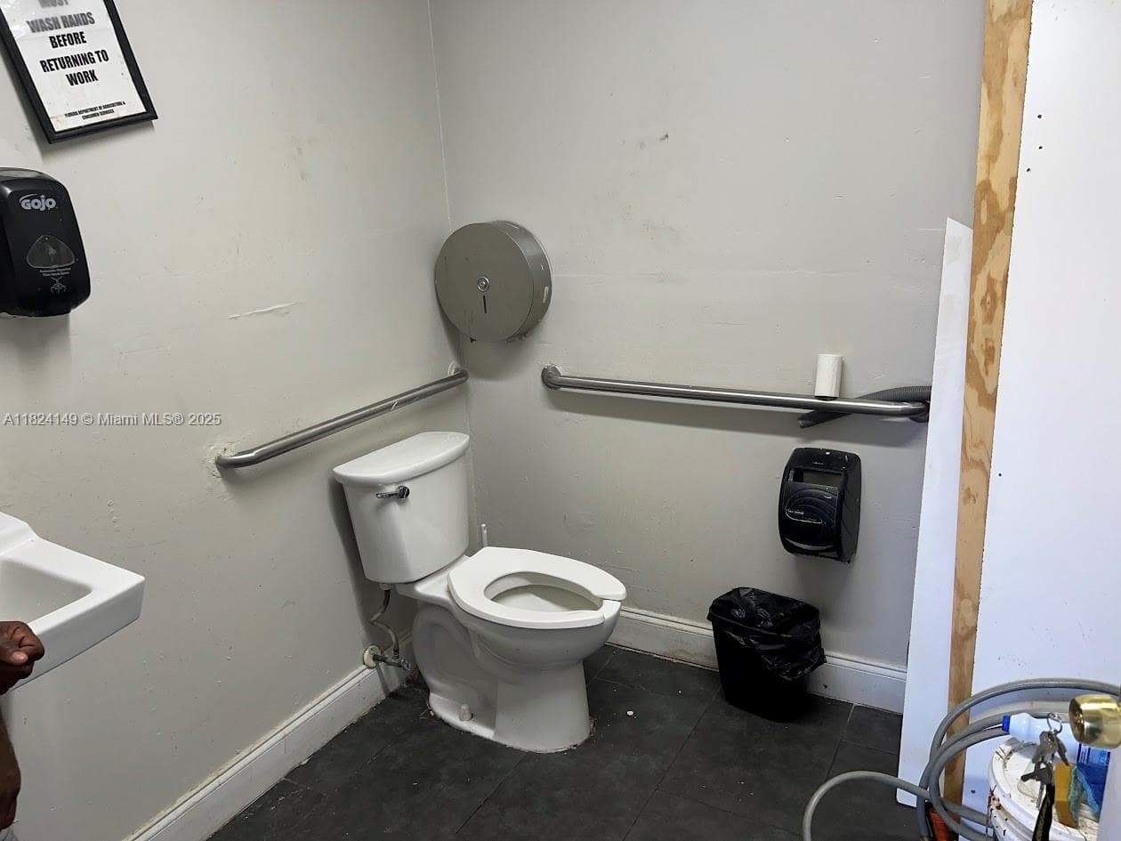 Versatile Convenience Store with Beer and Wine License