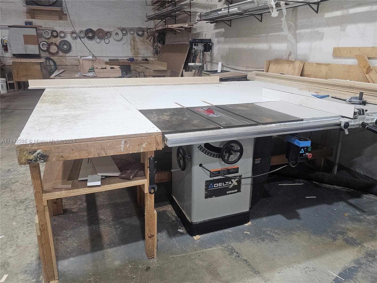 Turnkey Kitchen Cabinet Manufacturer with Stable Cash Flow