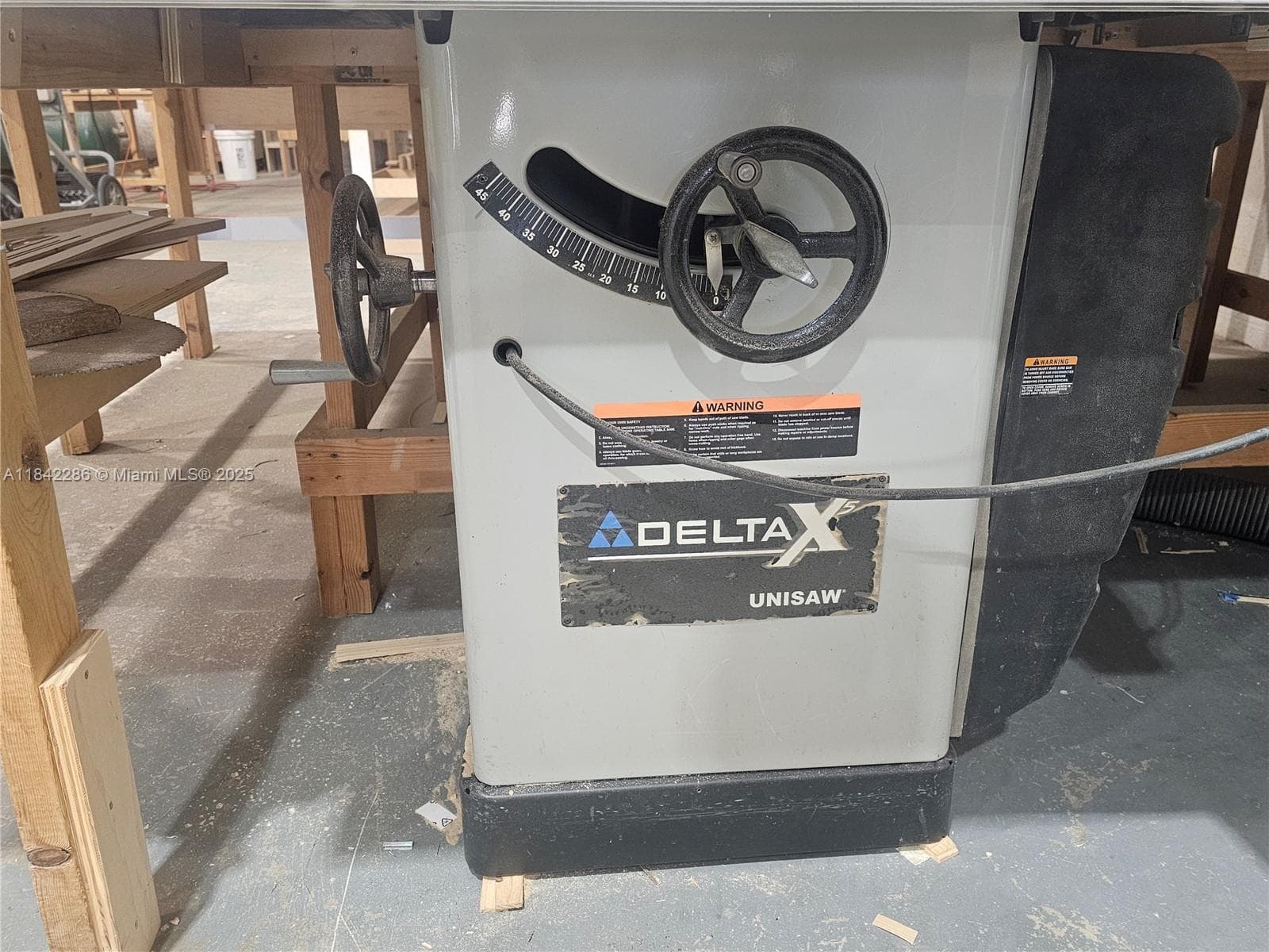 Turnkey Kitchen Cabinet Manufacturer with Stable Cash Flow