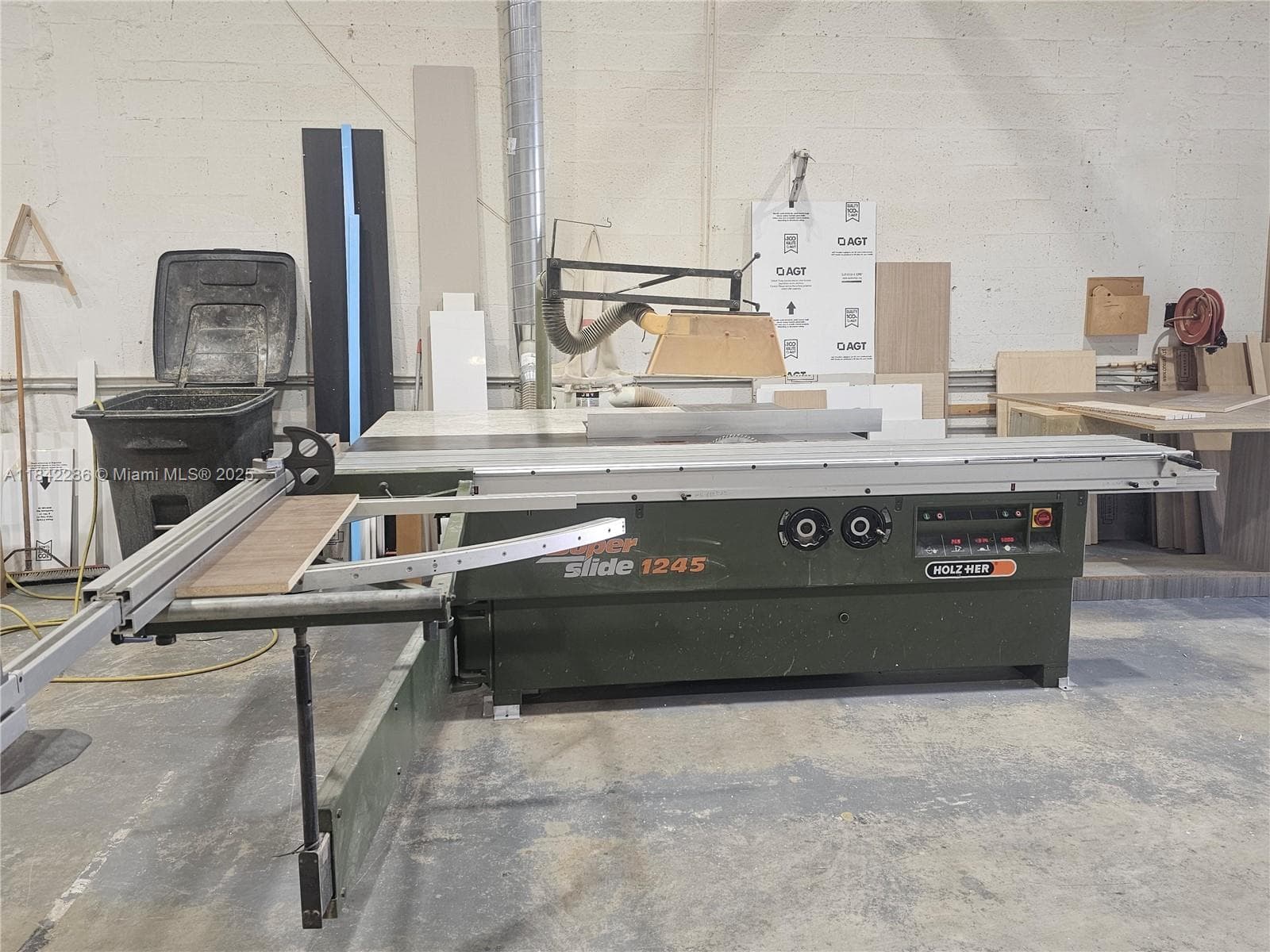 Turnkey Kitchen Cabinet Manufacturer with Stable Cash Flow