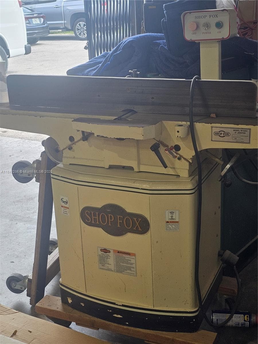 Turnkey Kitchen Cabinet Manufacturer with Stable Cash Flow