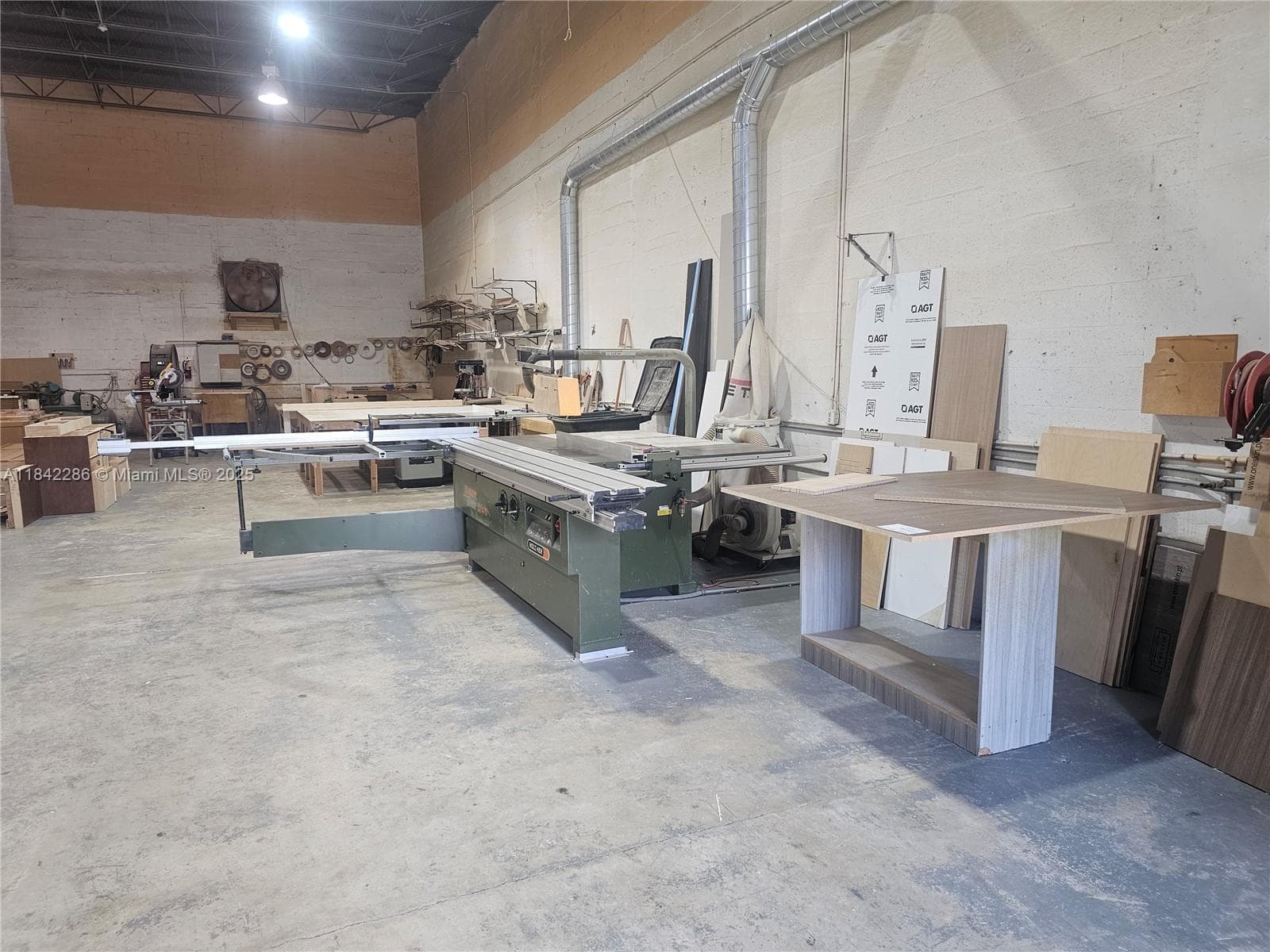 Turnkey Kitchen Cabinet Manufacturer with Stable Cash Flow