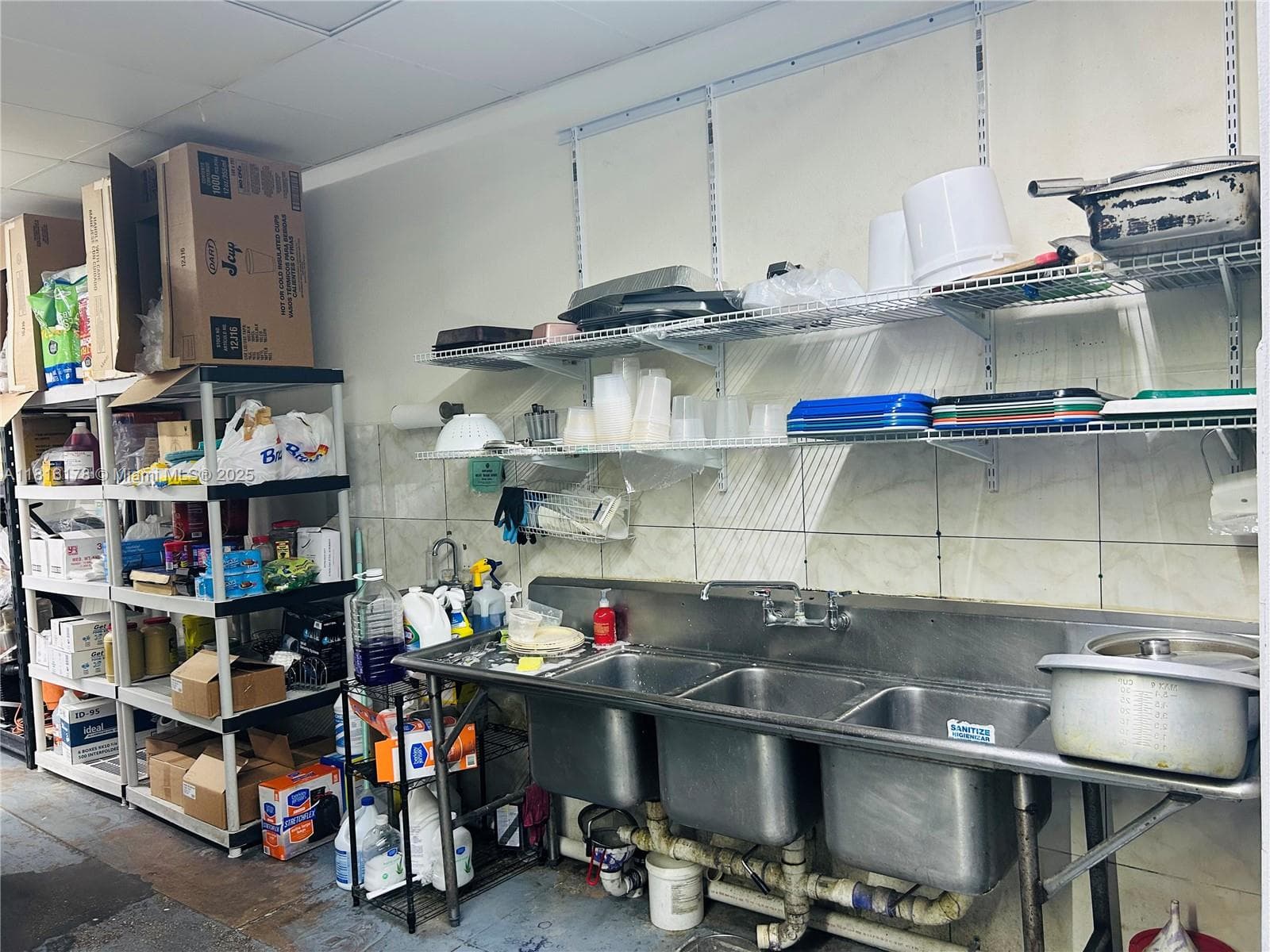 Established Cafe and Bakery with Loyal Customer Base