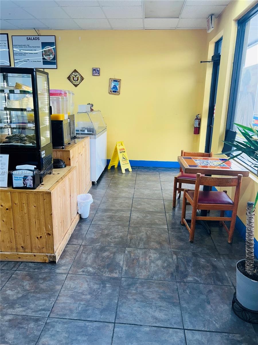 Established Cafe and Bakery with Loyal Customer Base