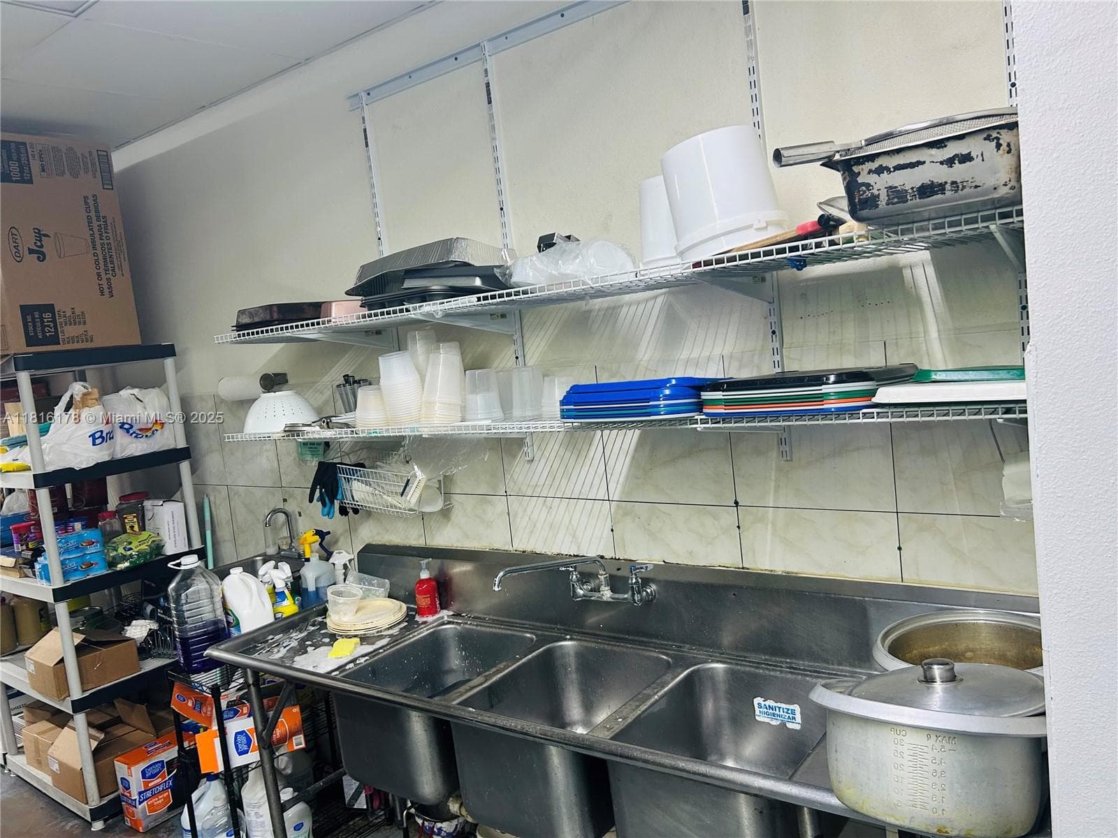 Established Cafe and Bakery with Loyal Customer Base