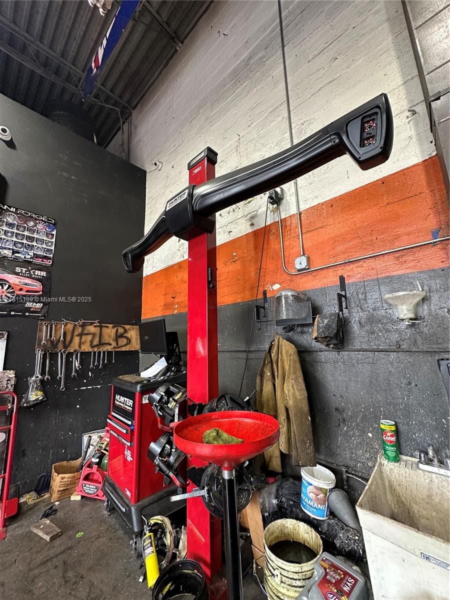 Established Auto Detailing Studio with Customization Capabilities