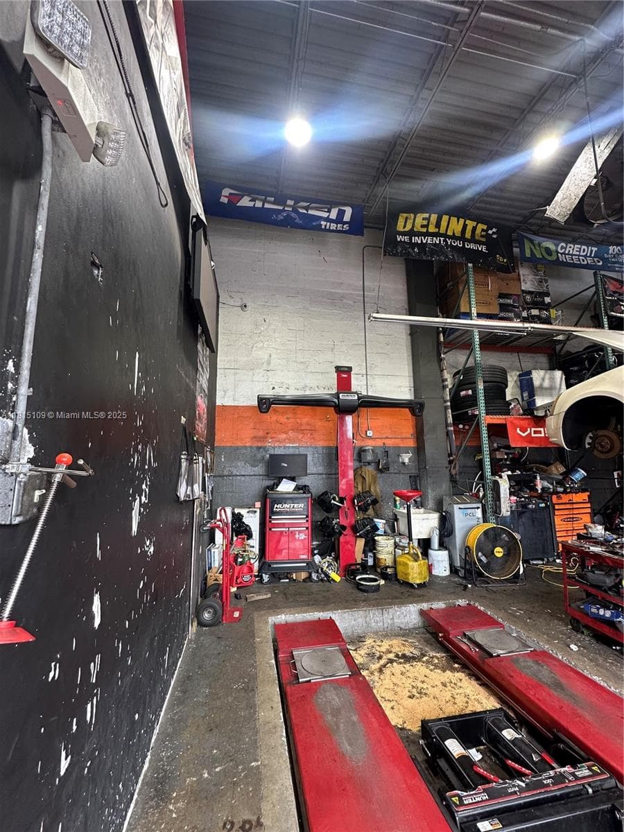 Established Auto Detailing Studio with Customization Capabilities