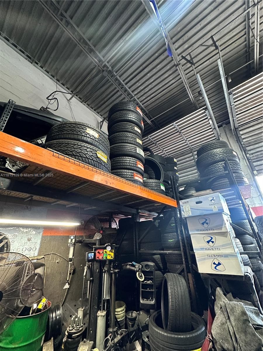 Established Auto Detailing Studio with Customization Capabilities