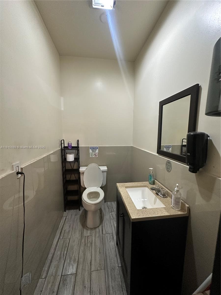 Established Auto Detailing Studio with Customization Capabilities