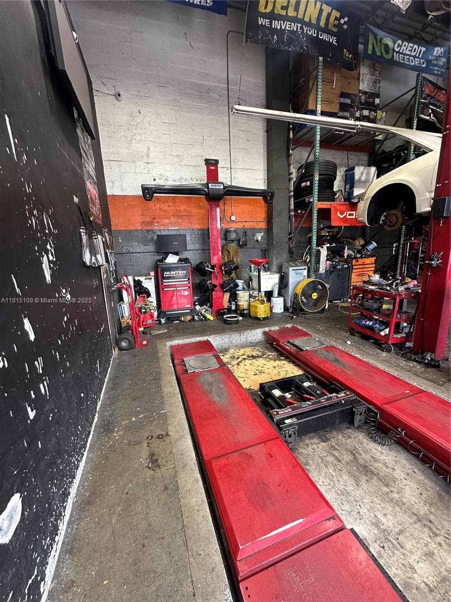 Established Auto Detailing Studio with Customization Capabilities