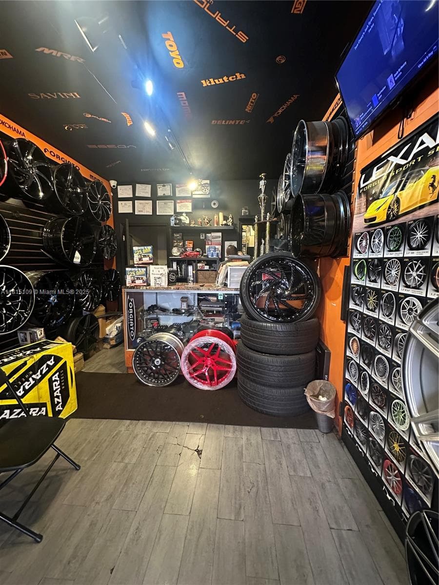 Established Auto Detailing Studio with Customization Capabilities