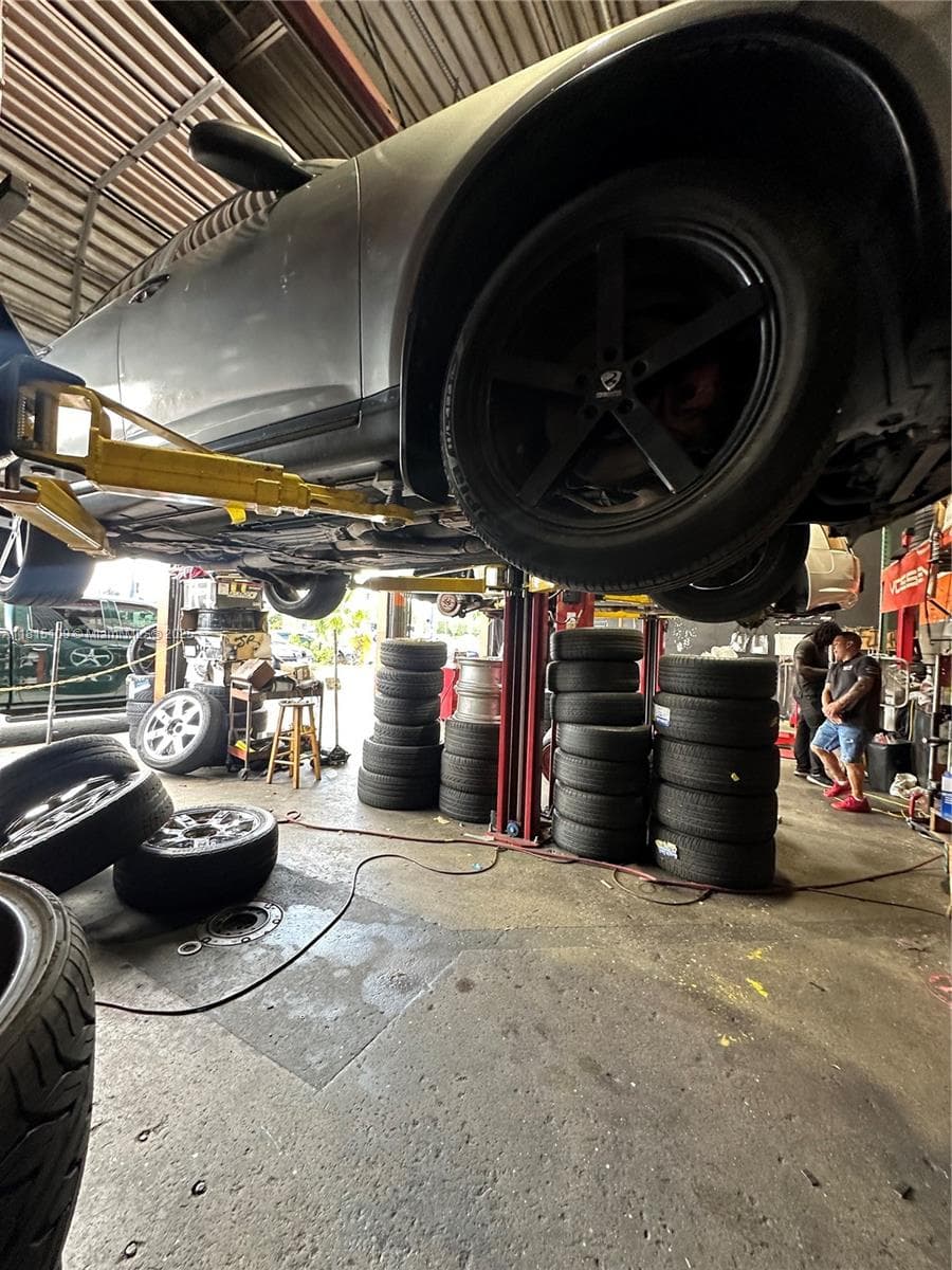 Established Auto Detailing Studio with Customization Capabilities