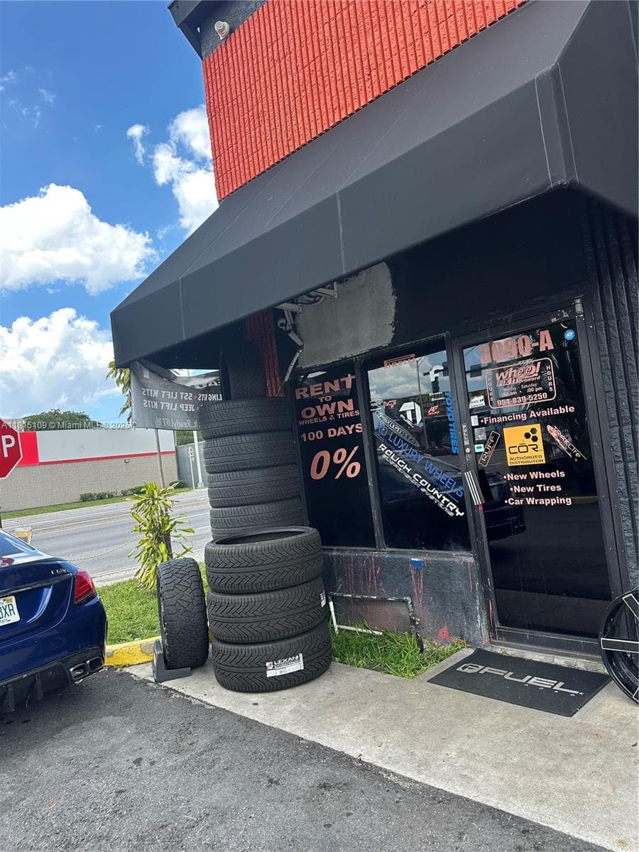 Established Auto Detailing Studio with Customization Capabilities