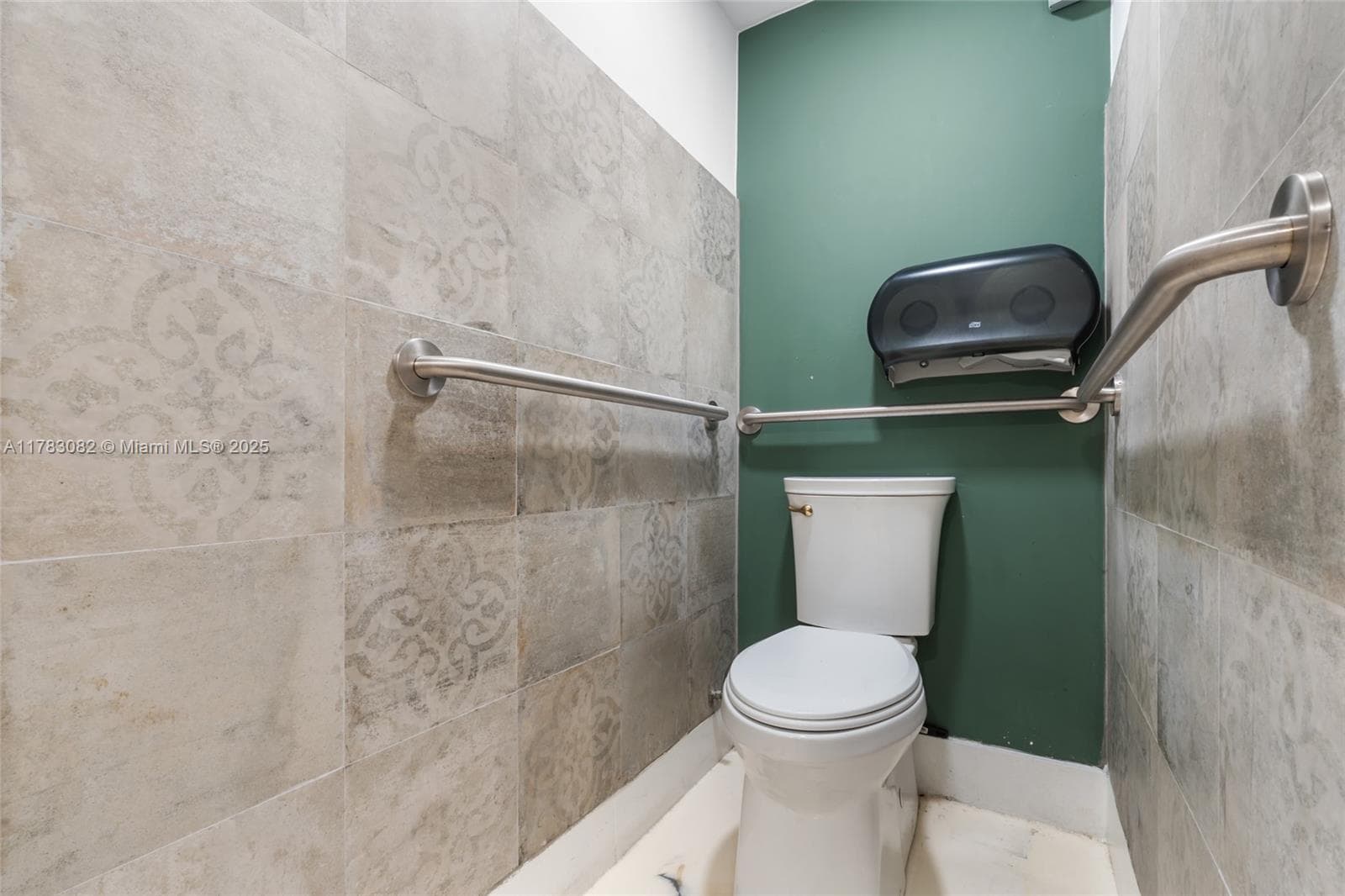 Thriving Bar and Grill with Valuable Liquor License