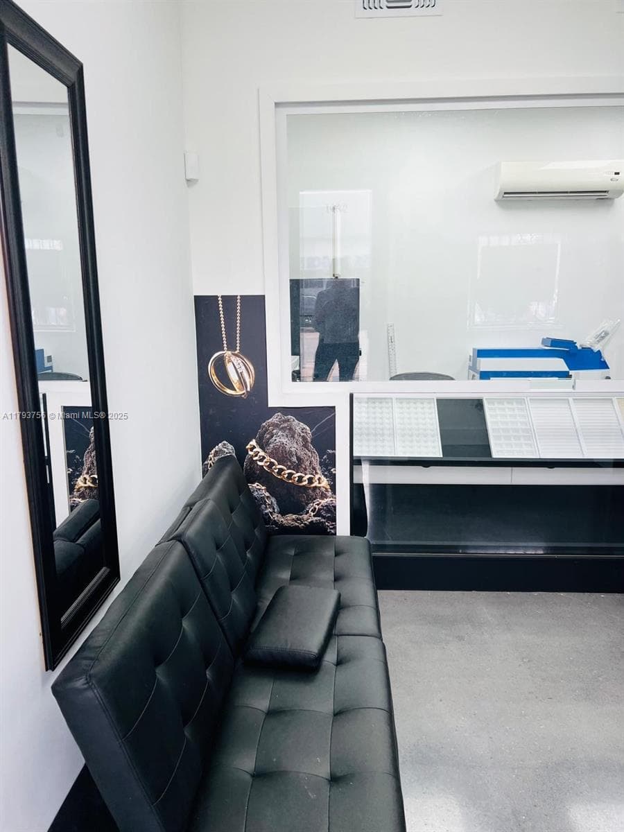 Turnkey Jewelry Store with Essential Assets