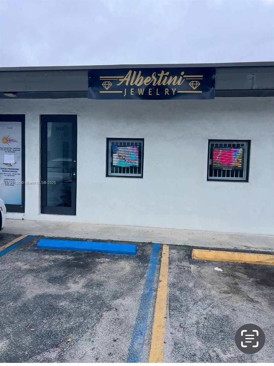 Turnkey Jewelry Store with Essential Assets