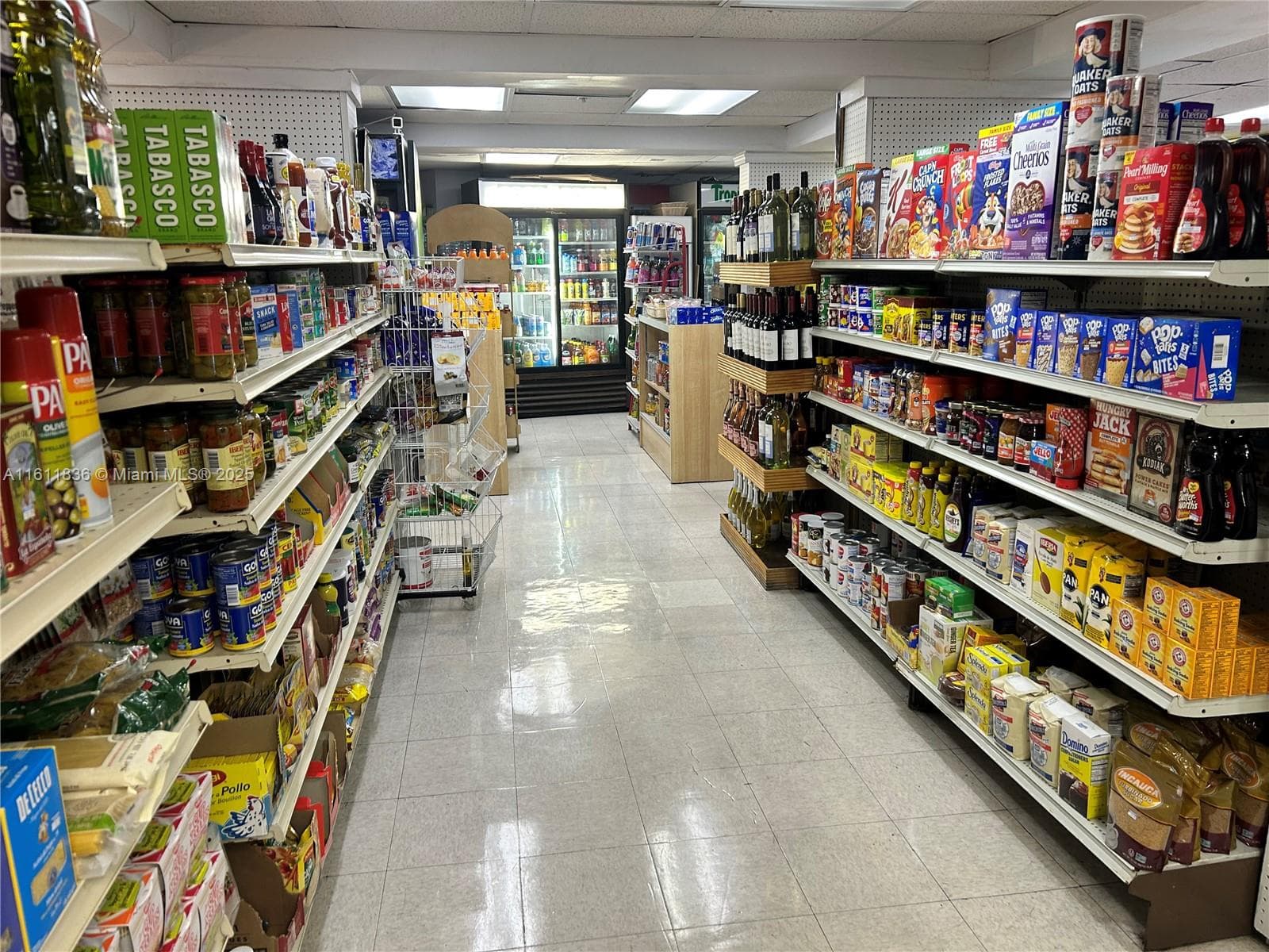 Established Neighborhood Supermarket with Loyal Customer Base