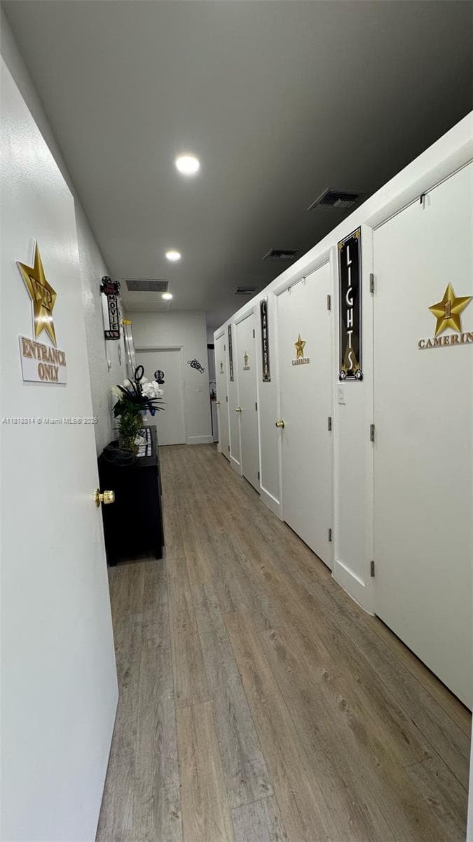 Niche Hair Prosthesis Salon with Proprietary Techniques