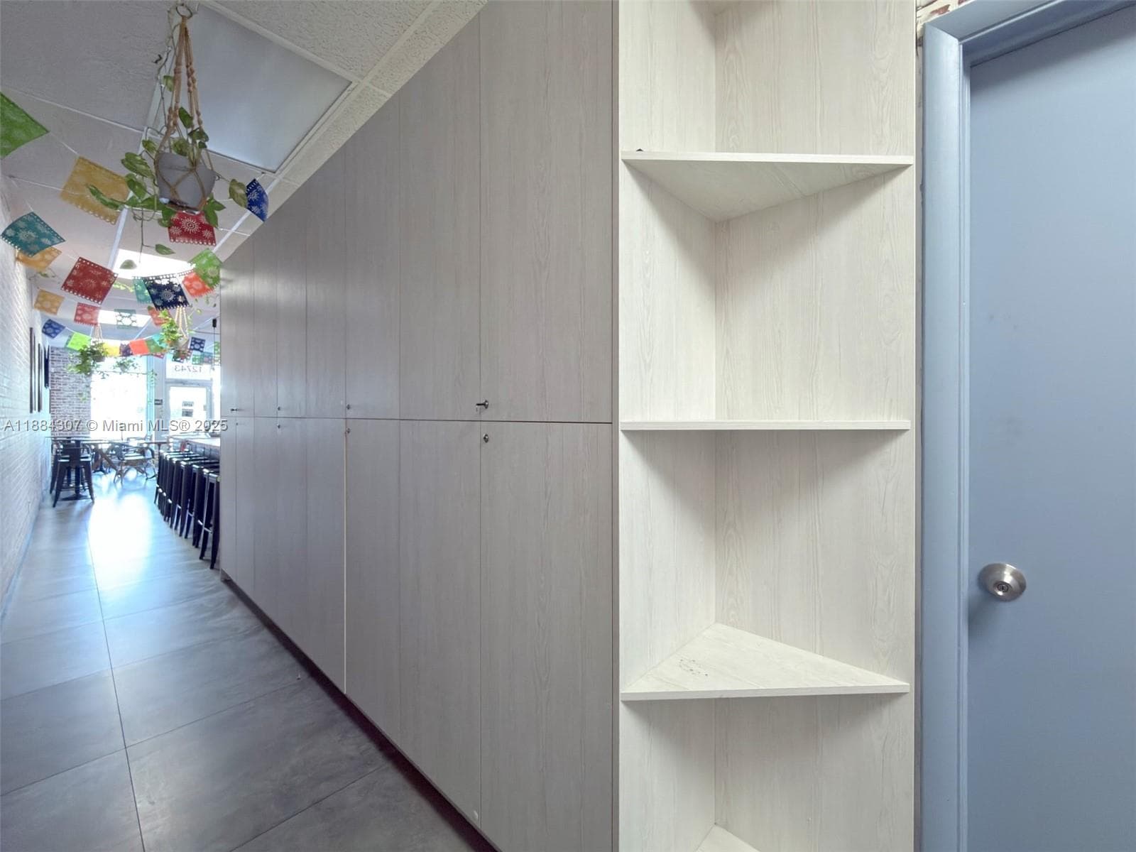 Turnkey Restaurant with Prime Location and Low Rent