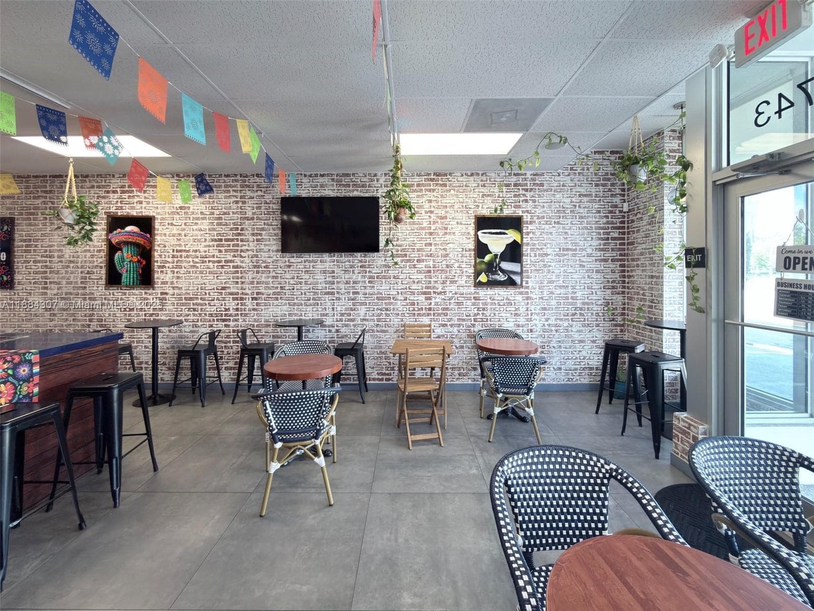Turnkey Restaurant with Prime Location and Low Rent