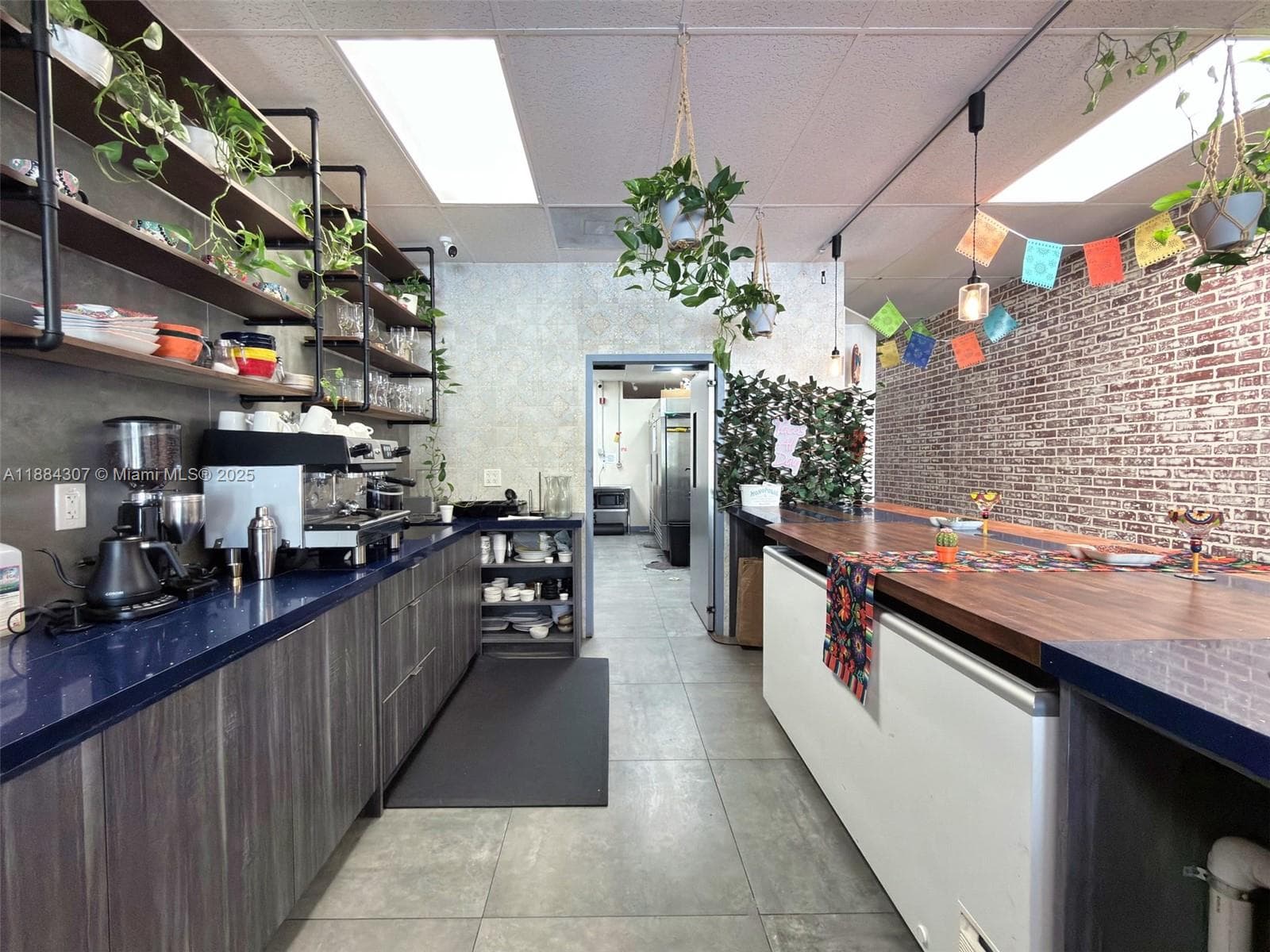 Turnkey Restaurant with Prime Location and Low Rent