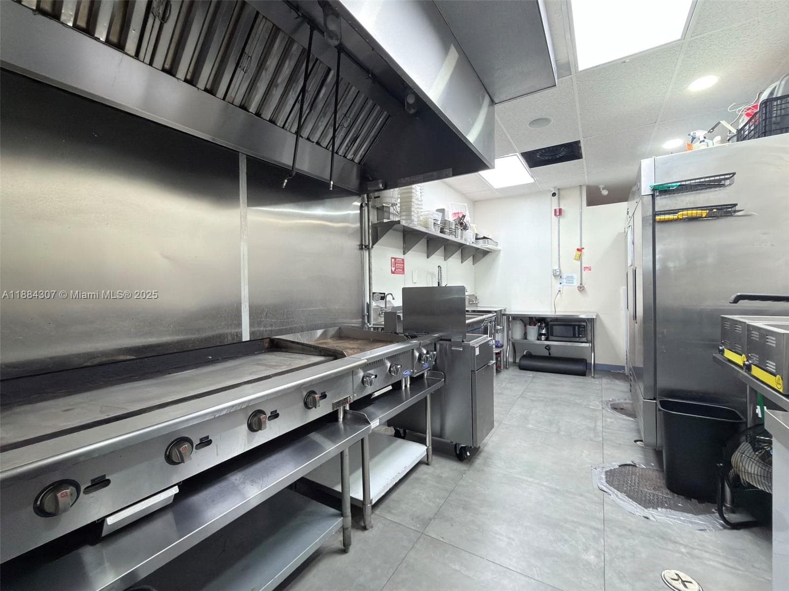 Turnkey Restaurant with Prime Location and Low Rent