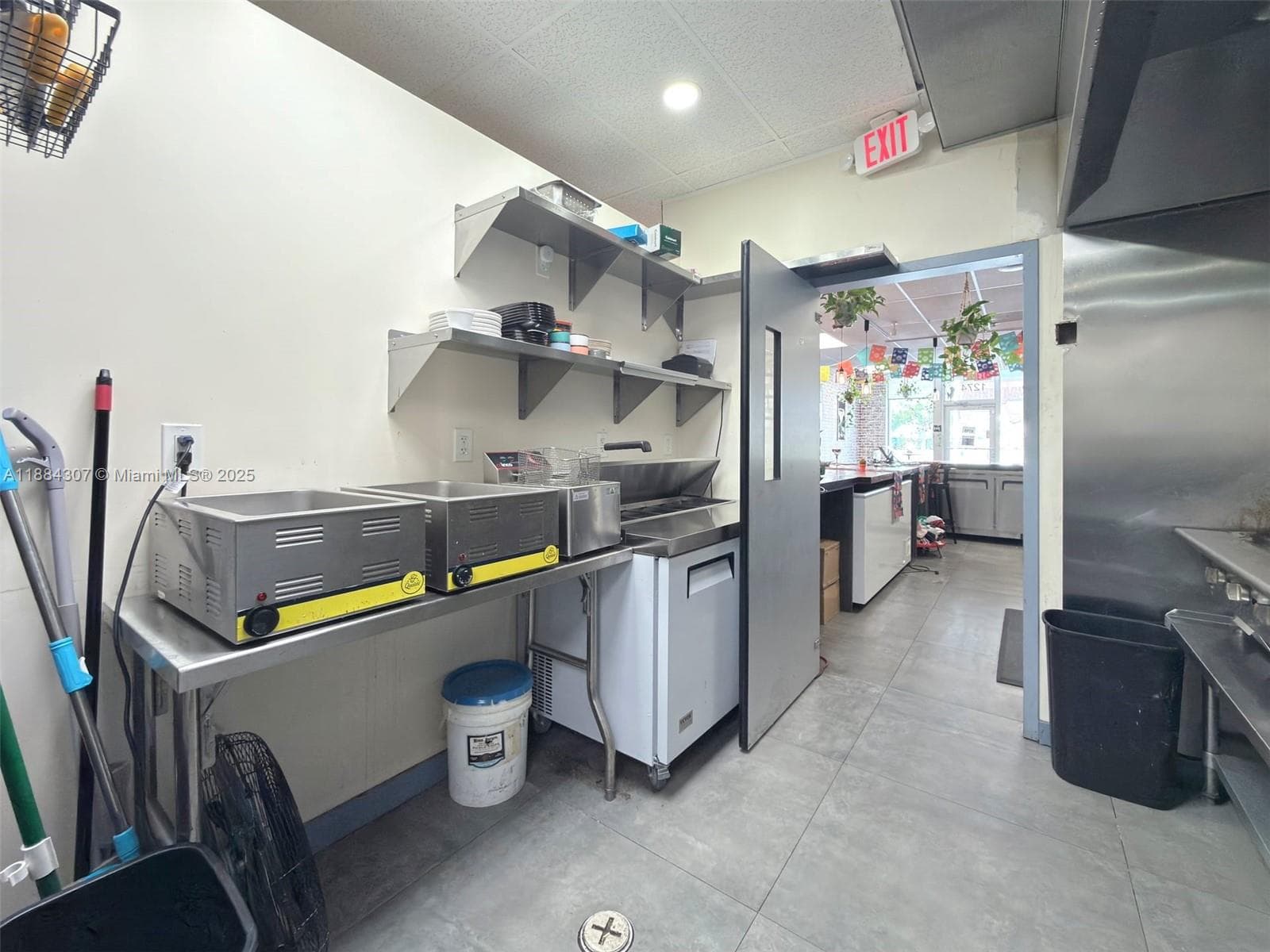 Turnkey Restaurant with Prime Location and Low Rent